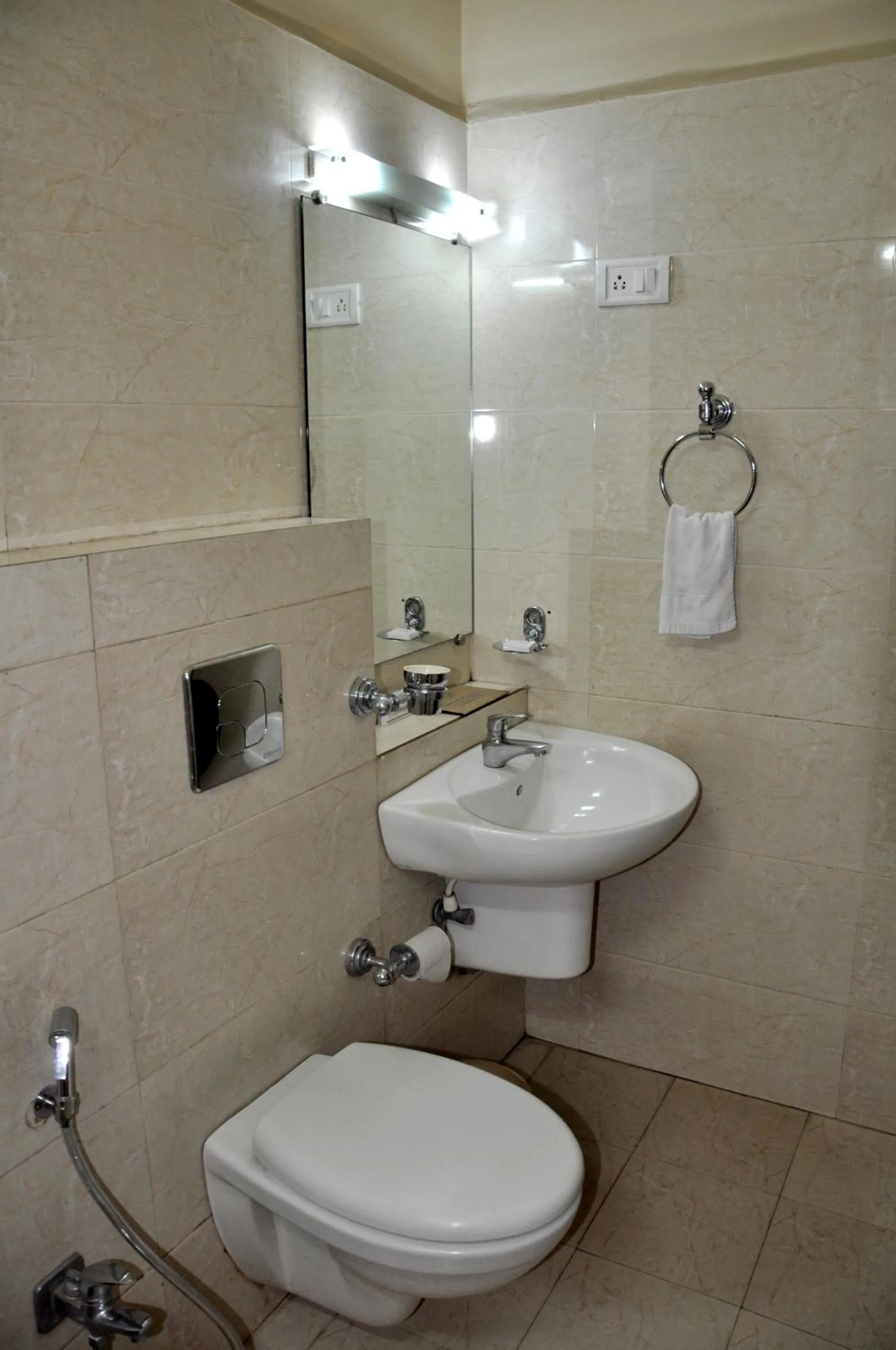 Shower in Hotel Atria, Kolhapur
