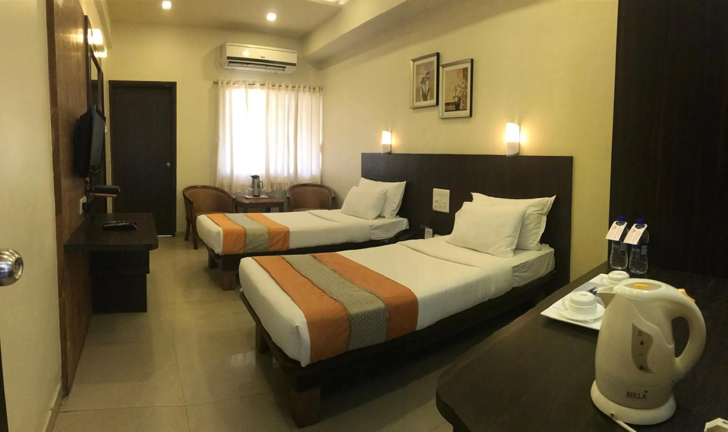 TV and multimedia, Bed in Hotel Atria, Kolhapur
