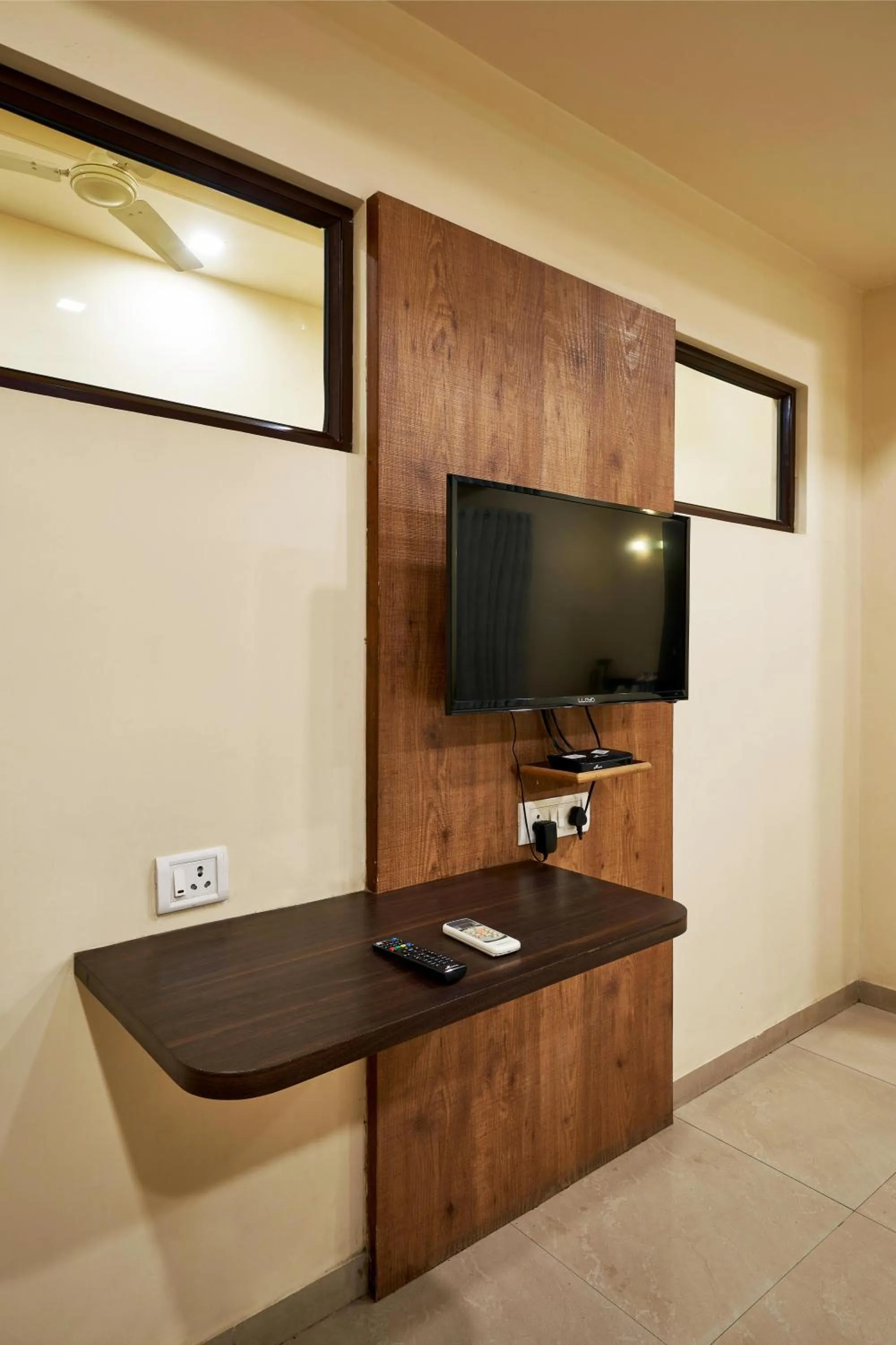 Communal lounge/ TV room in Hotel Atria, Kolhapur