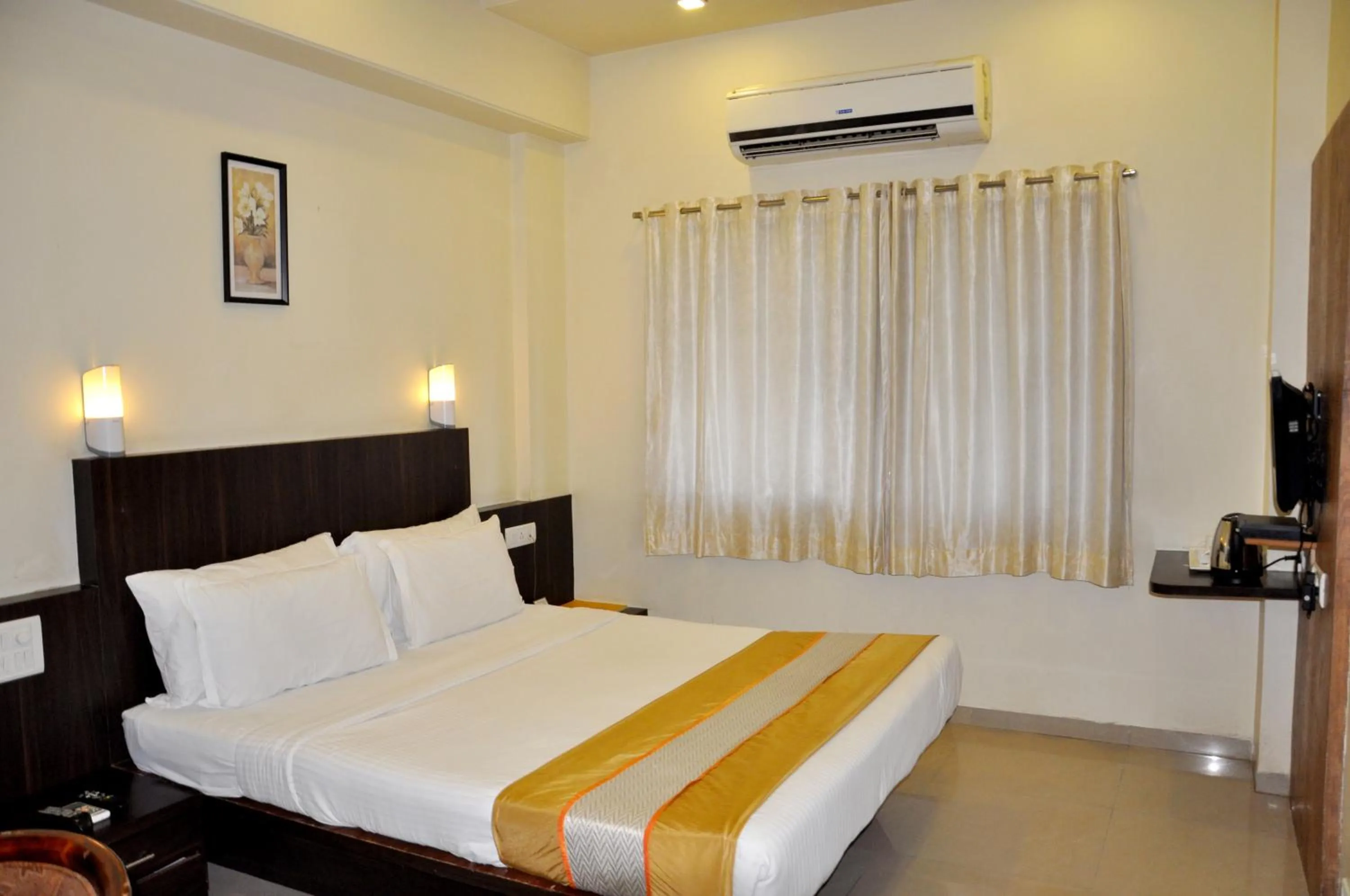 Bed in Hotel Atria, Kolhapur
