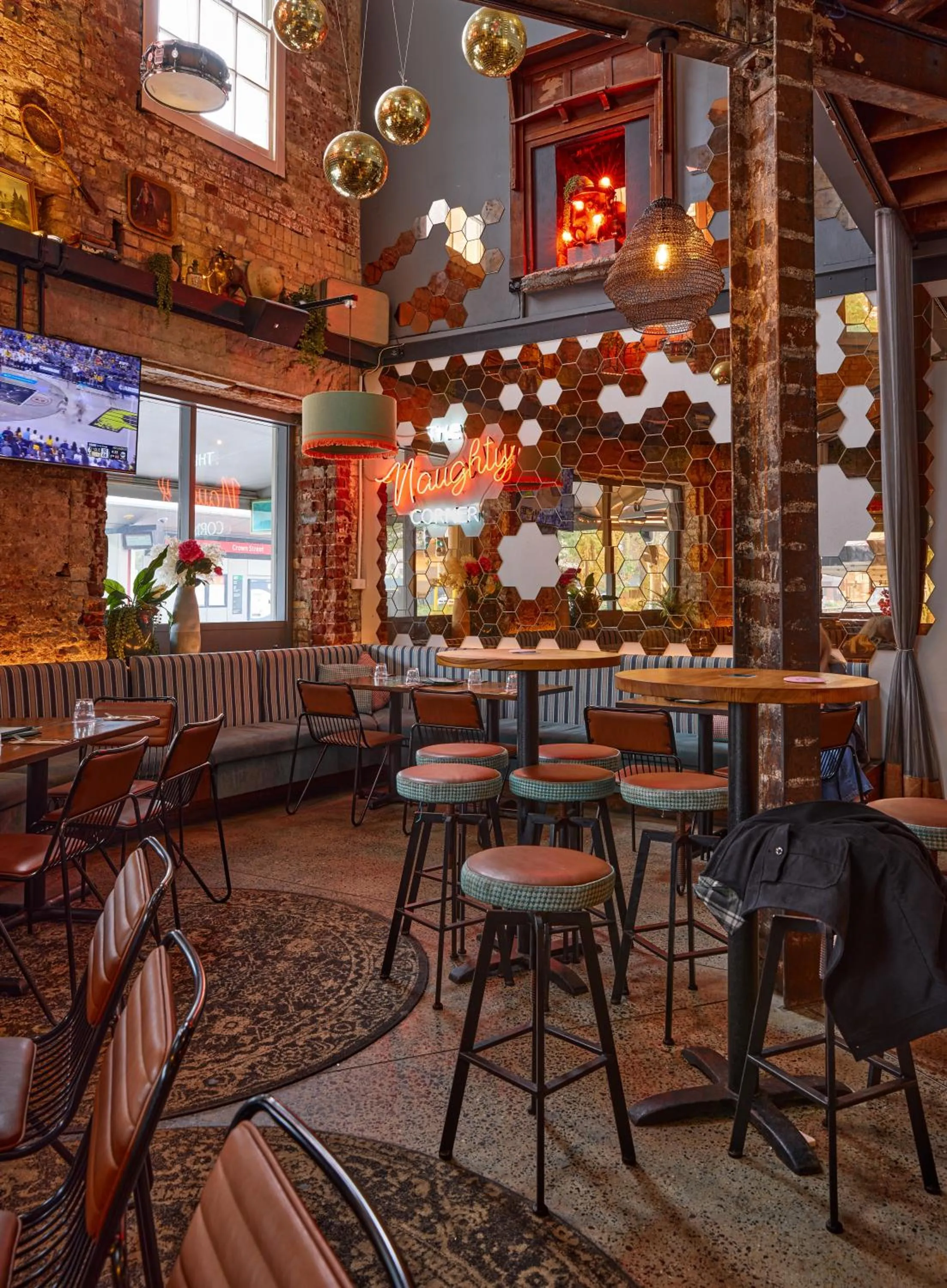 Restaurant/places to eat in The Lucky Hotel