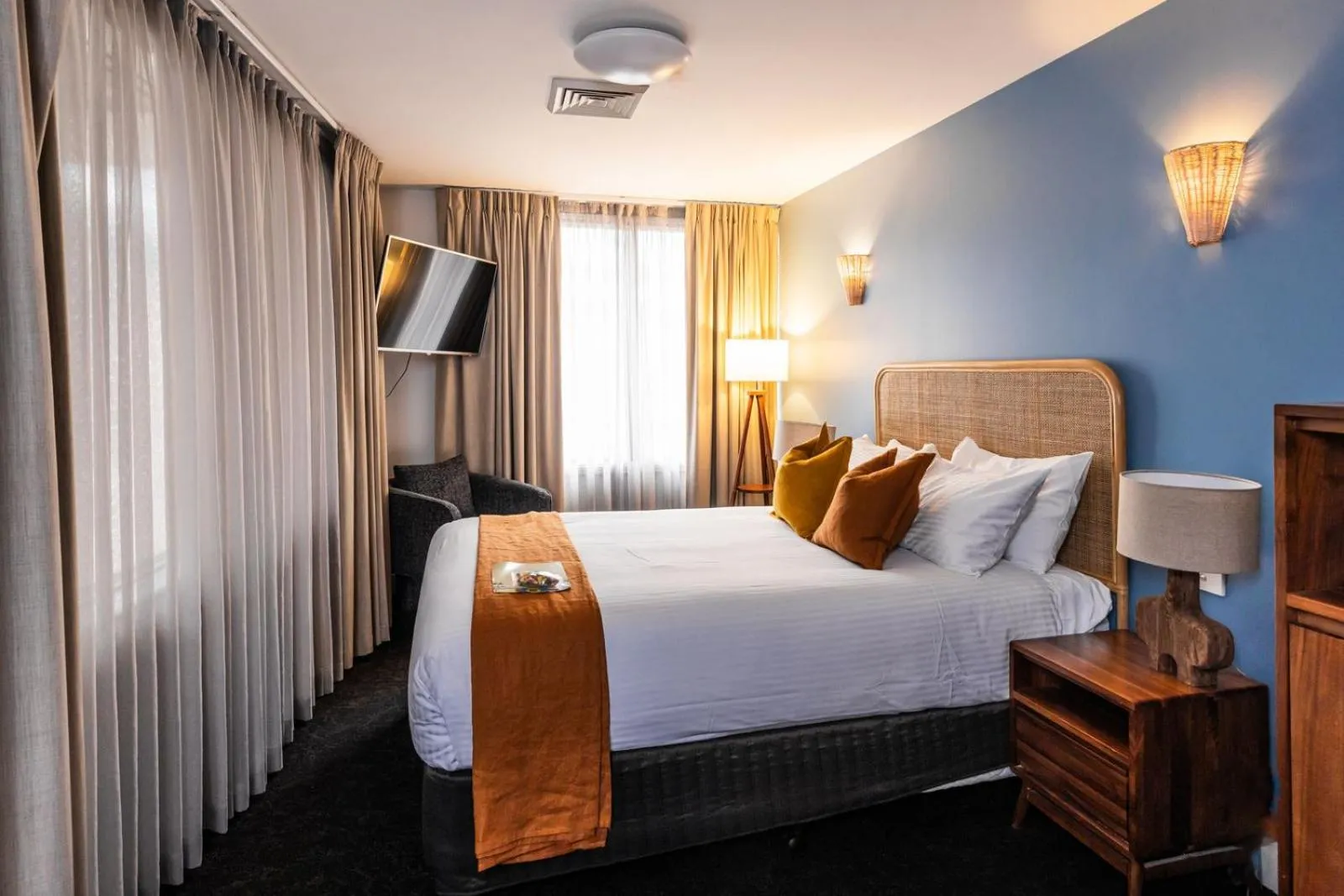 Bedroom, Bed in The Lucky Hotel