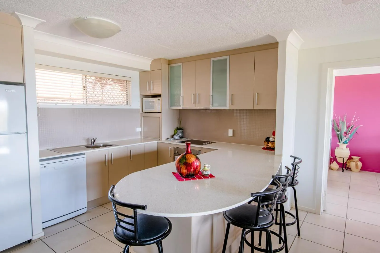 Kitchen or kitchenette in Samarinda Jewel by the Sea