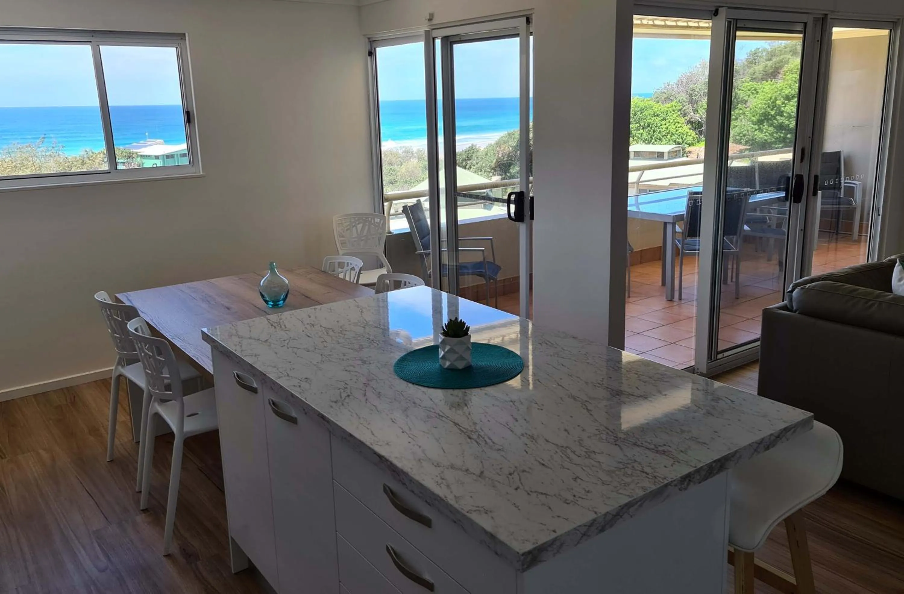 Dining area in Samarinda Jewel by the Sea