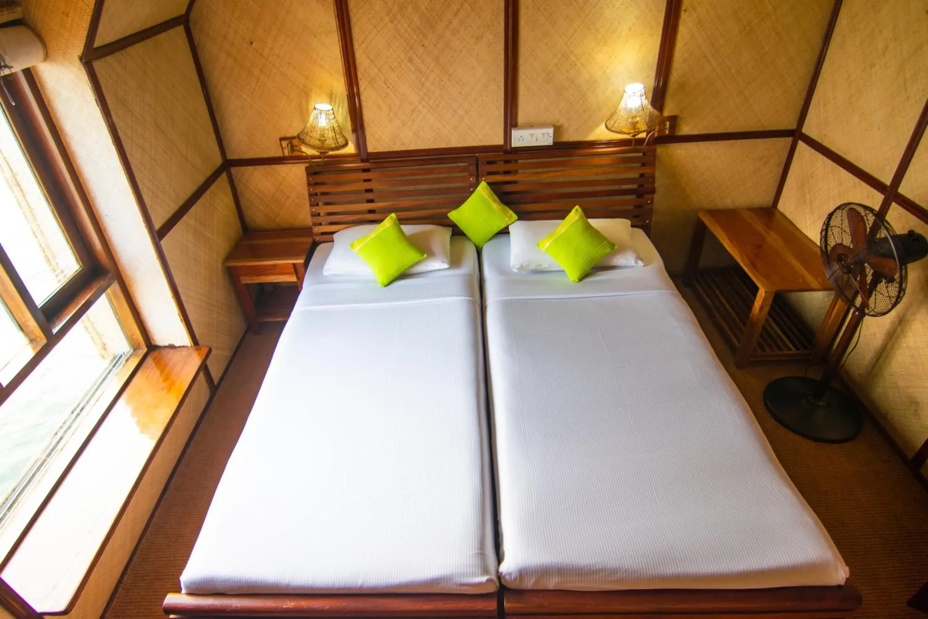 One Bedroom Houseboat in Marvel Cruise One Bedroom Houseboat in Marvel Cruise