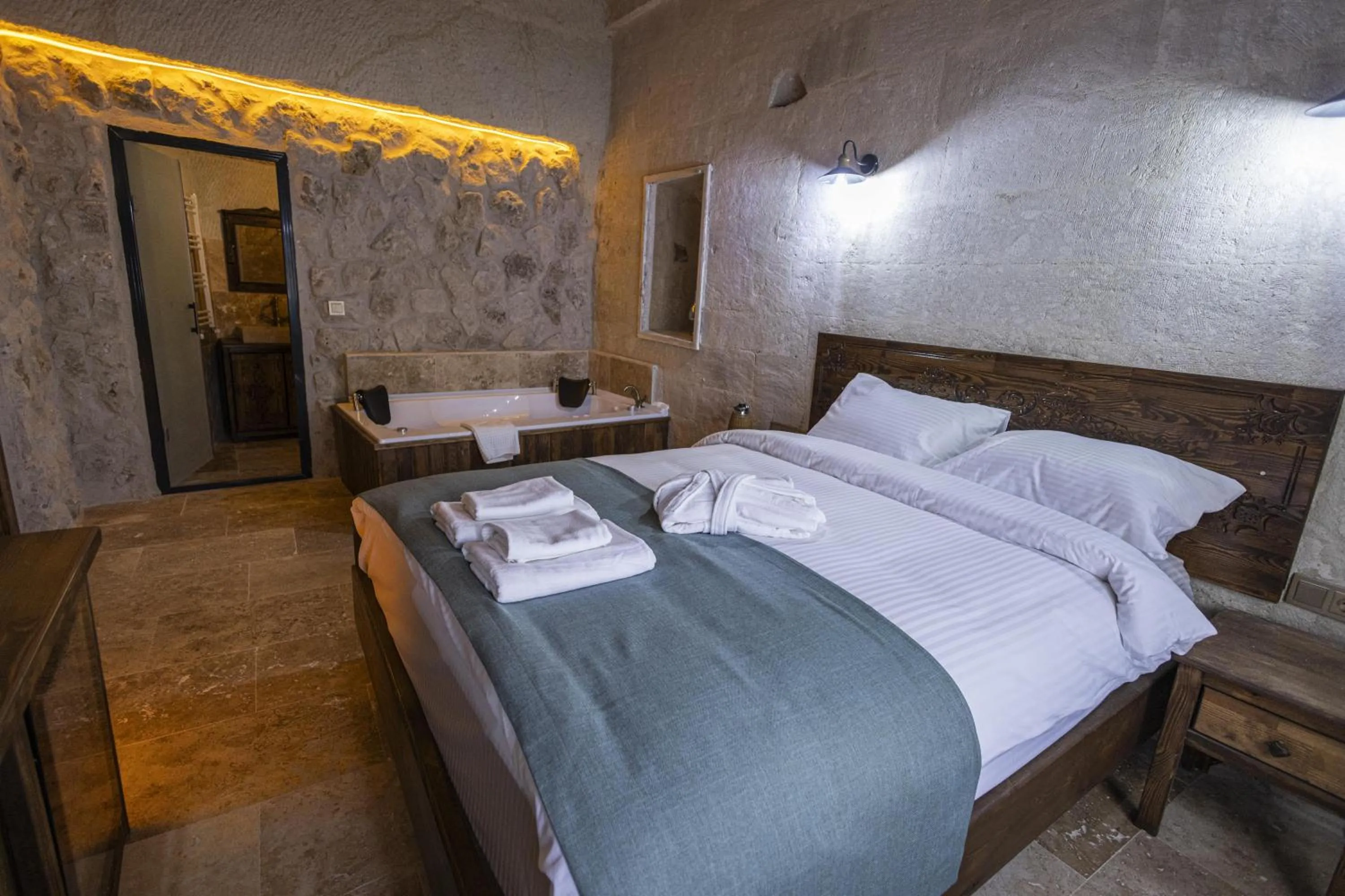 Bed in Kayaharman cave otel