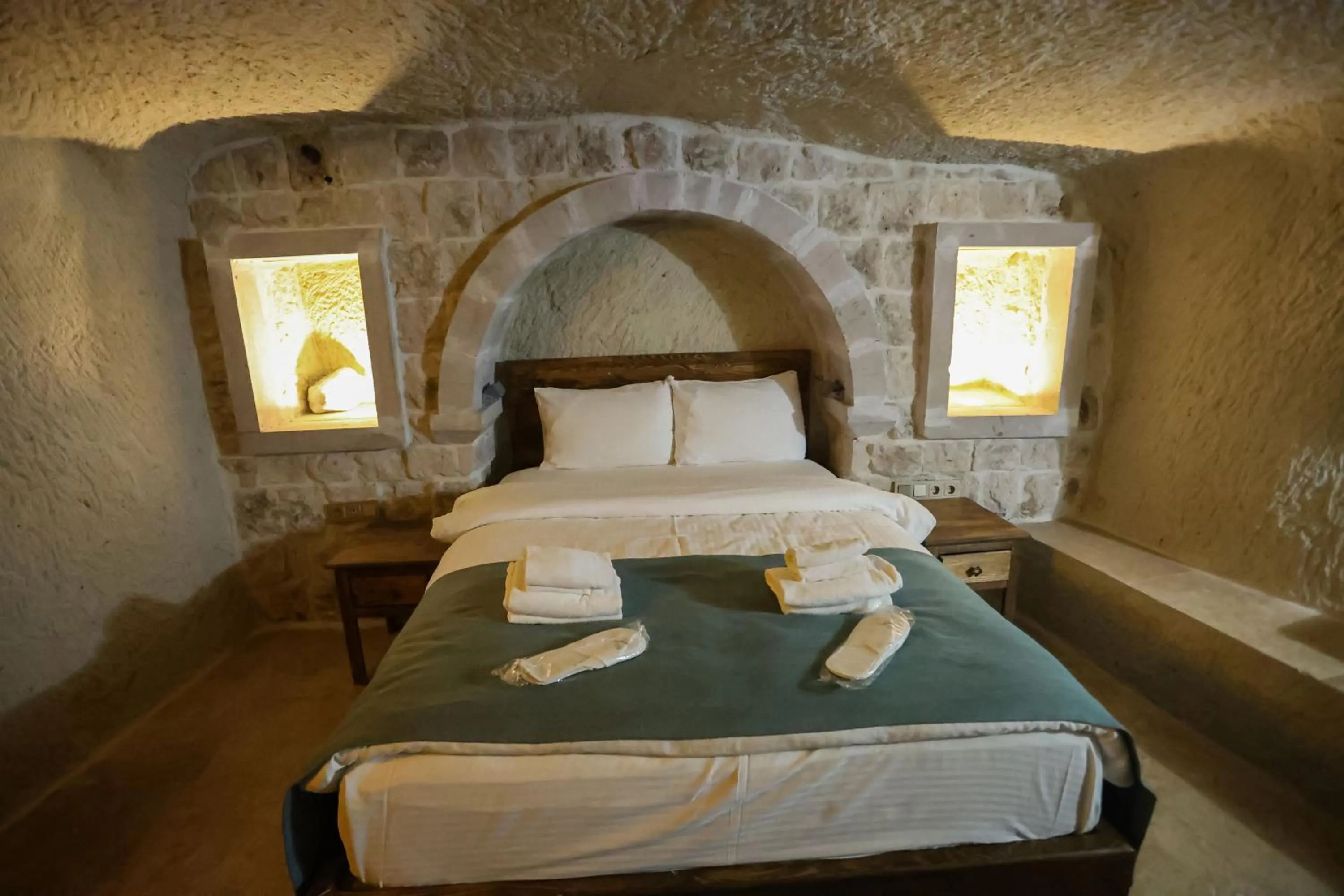 Bed in Kayaharman cave otel