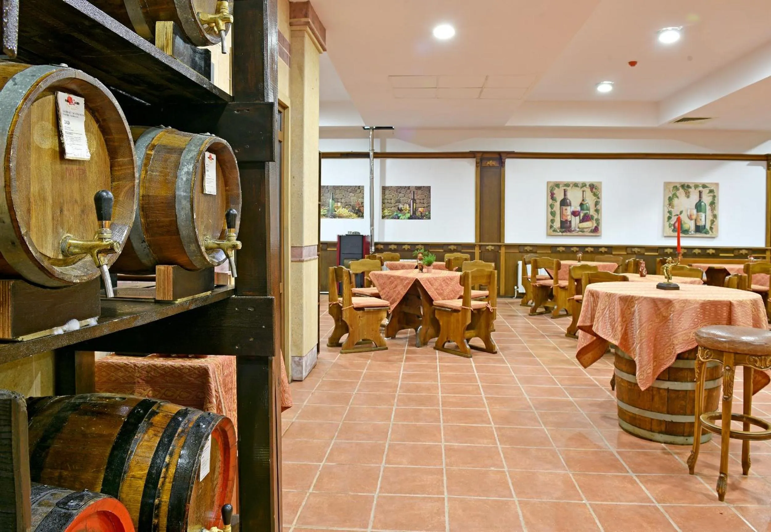 Restaurant/places to eat in Estreya Residence Hotel and SPA