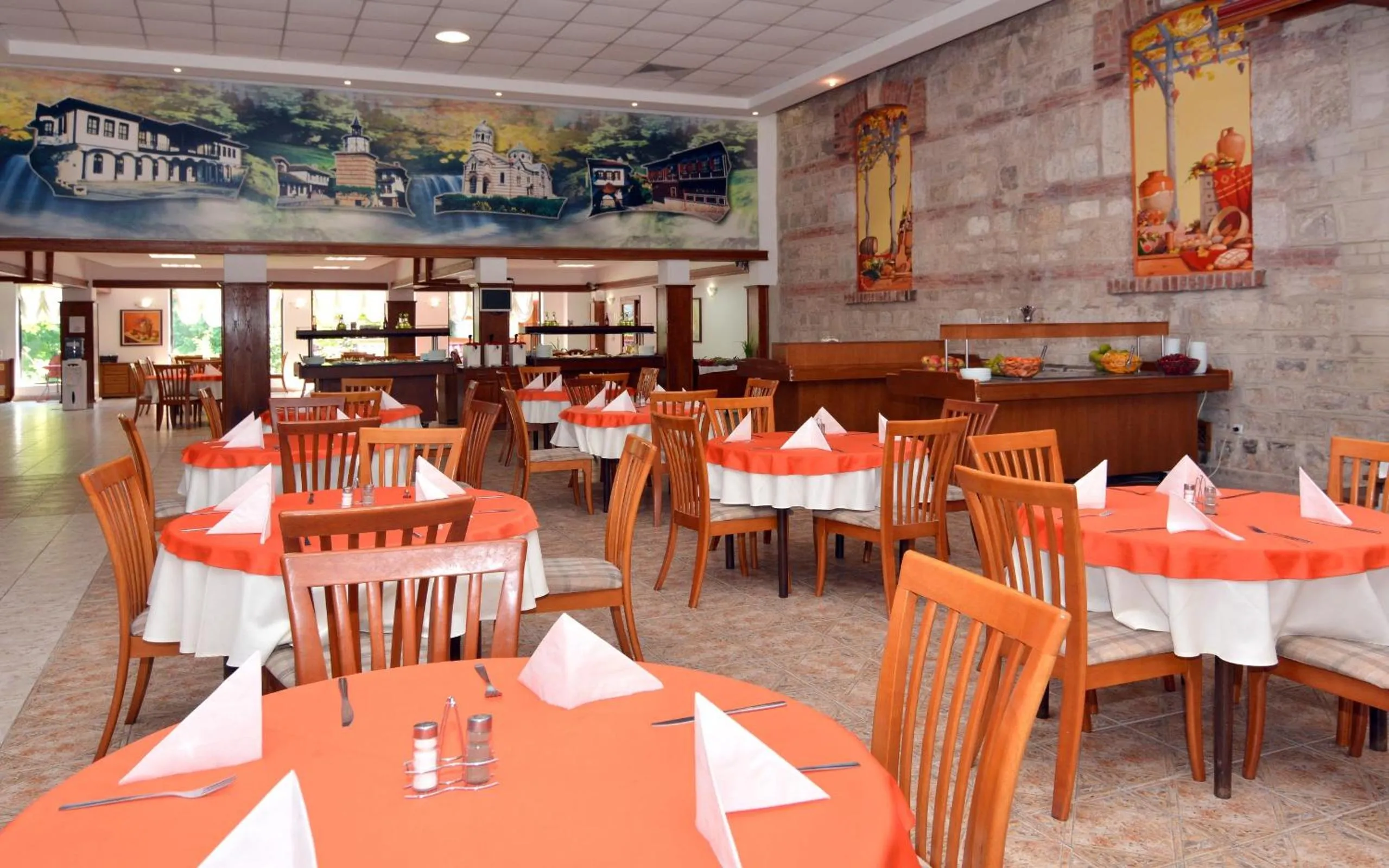 Restaurant/places to eat in Estreya Residence Hotel and SPA