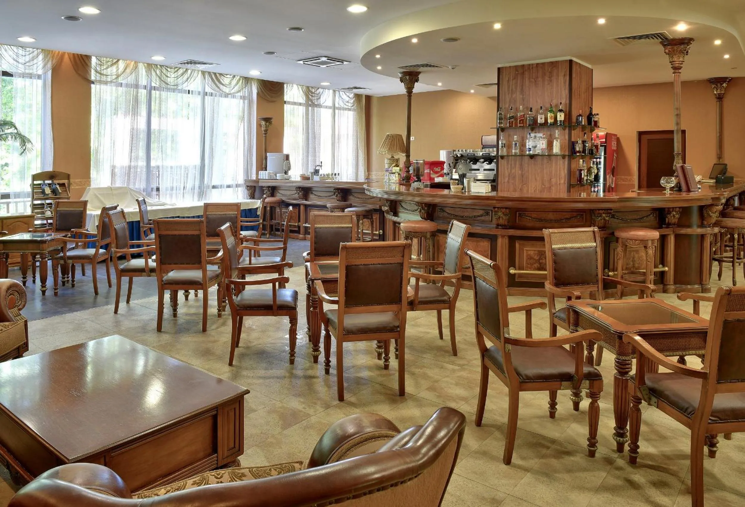 Restaurant/places to eat in Estreya Residence Hotel and SPA