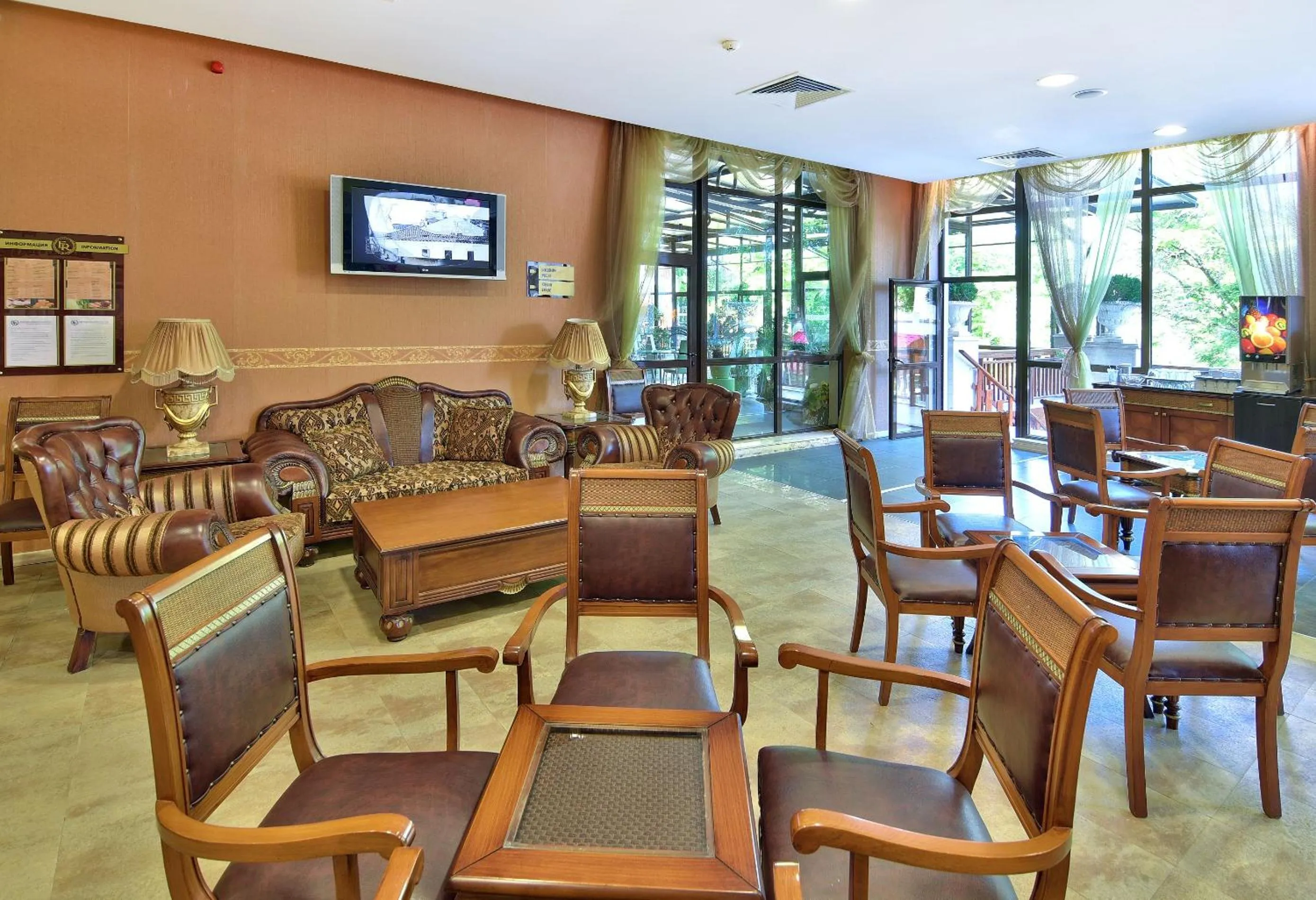 Communal lounge/ TV room in Estreya Residence Hotel and SPA