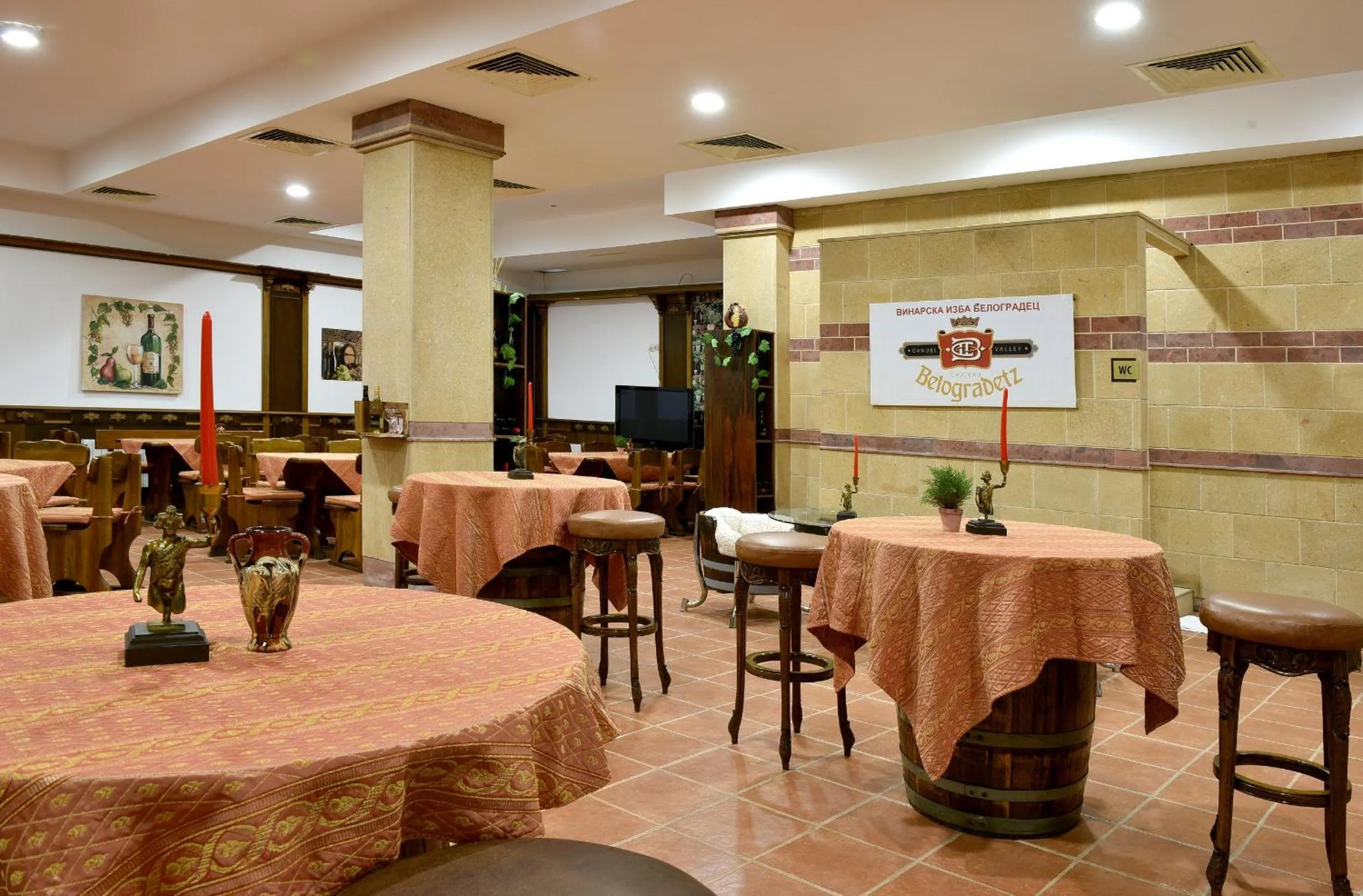 Restaurant/places to eat in Estreya Residence Hotel and SPA