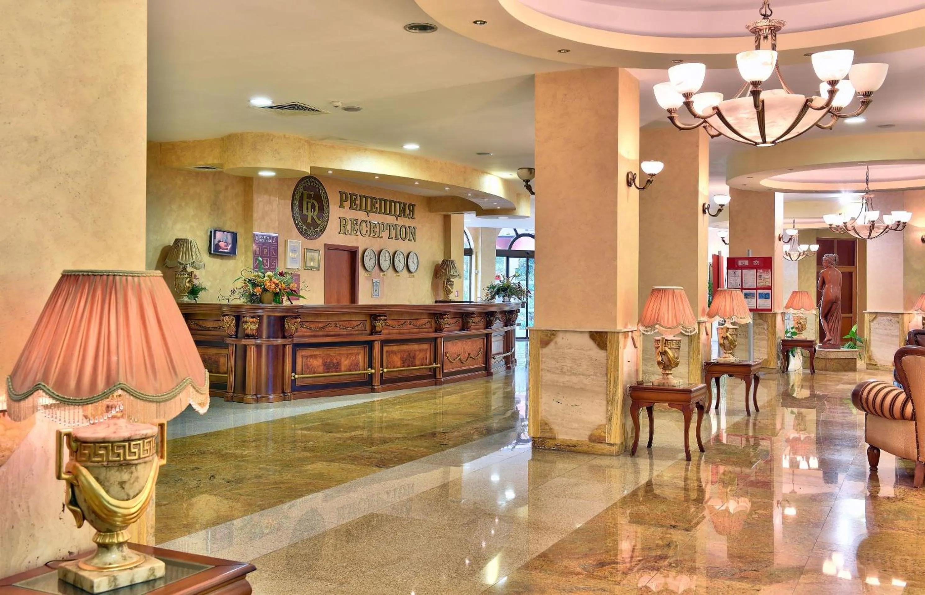 Lobby or reception in Estreya Residence Hotel and SPA