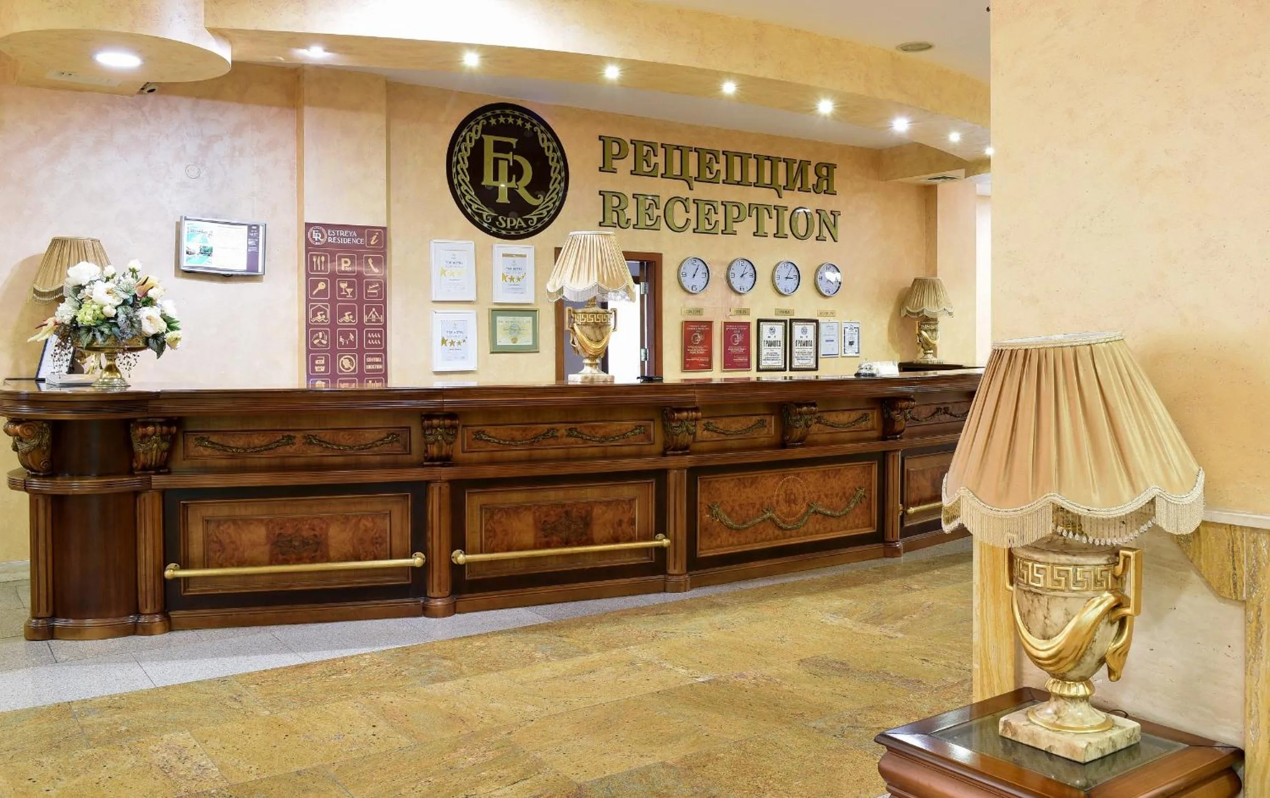 Lobby or reception in Estreya Residence Hotel and SPA