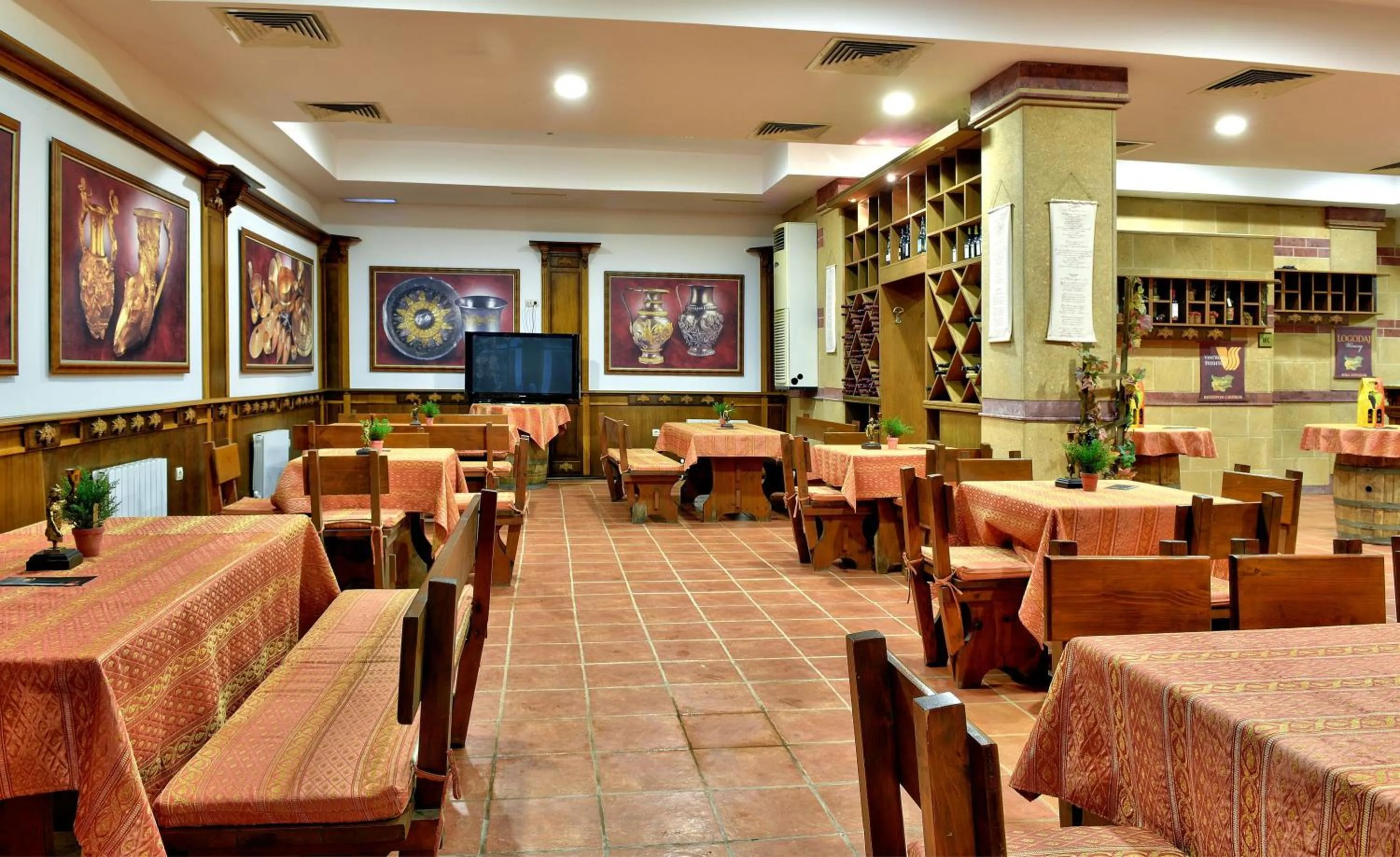 Restaurant/places to eat in Estreya Residence Hotel and SPA