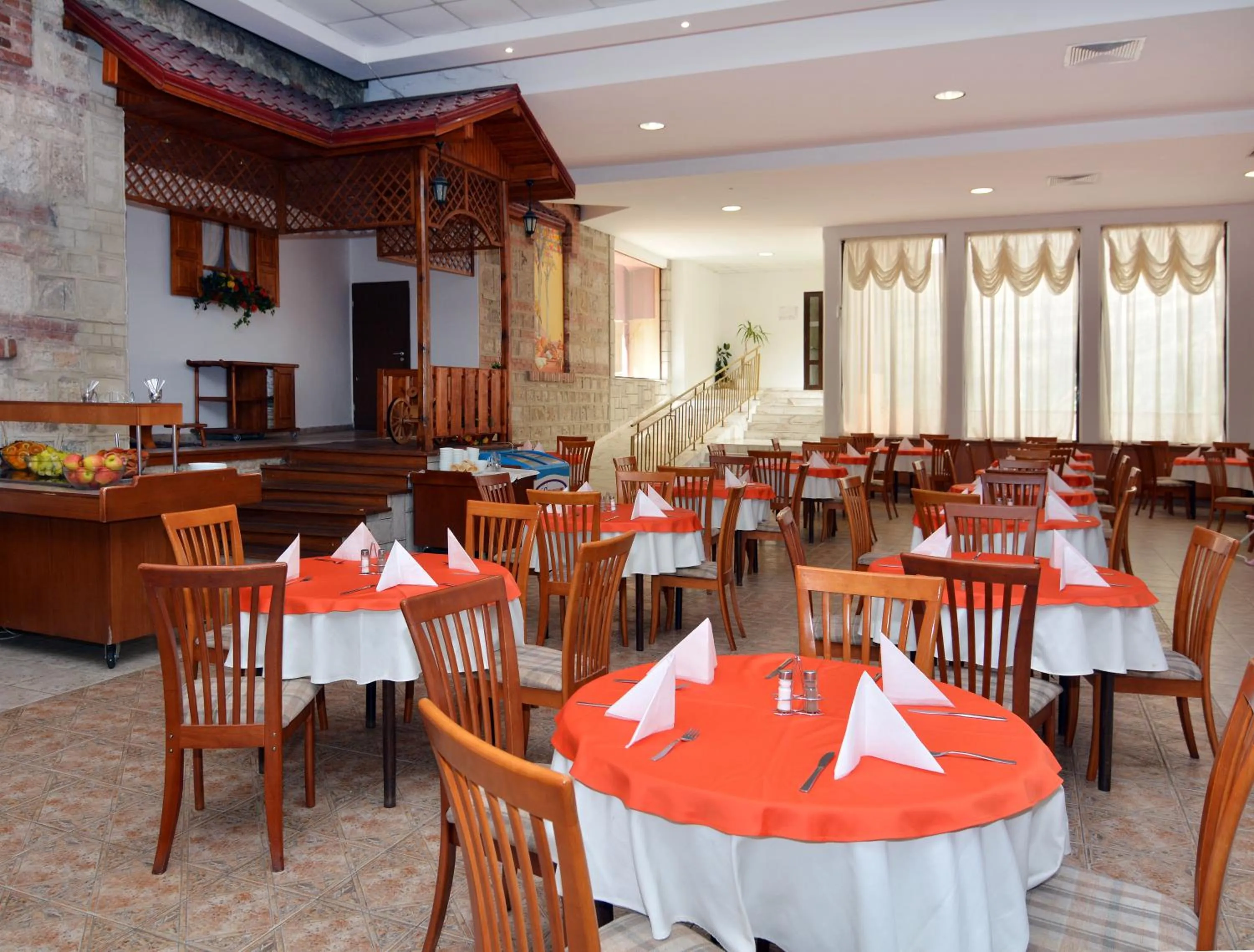 Restaurant/places to eat in Estreya Residence Hotel and SPA