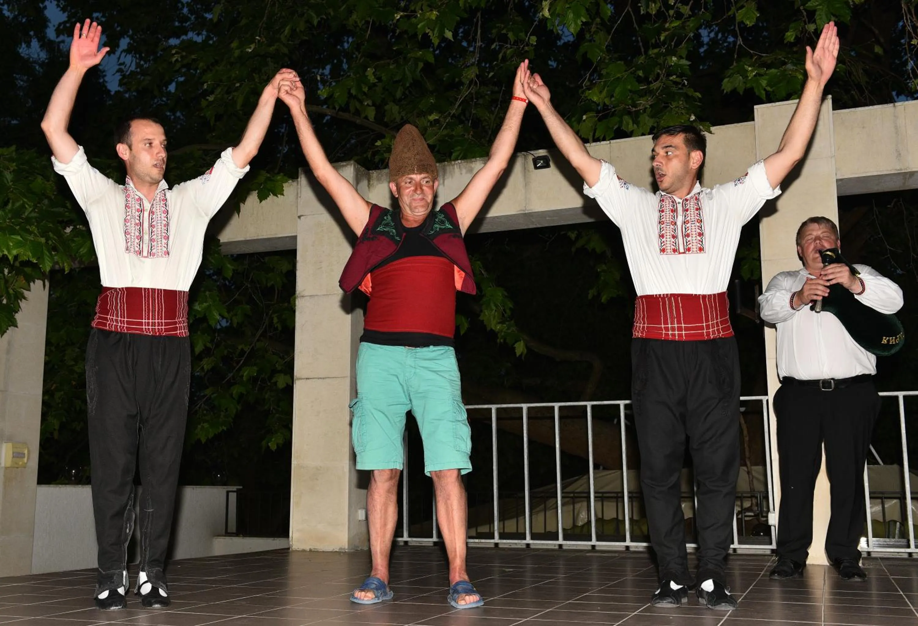 Evening entertainment in Estreya Residence Hotel and SPA