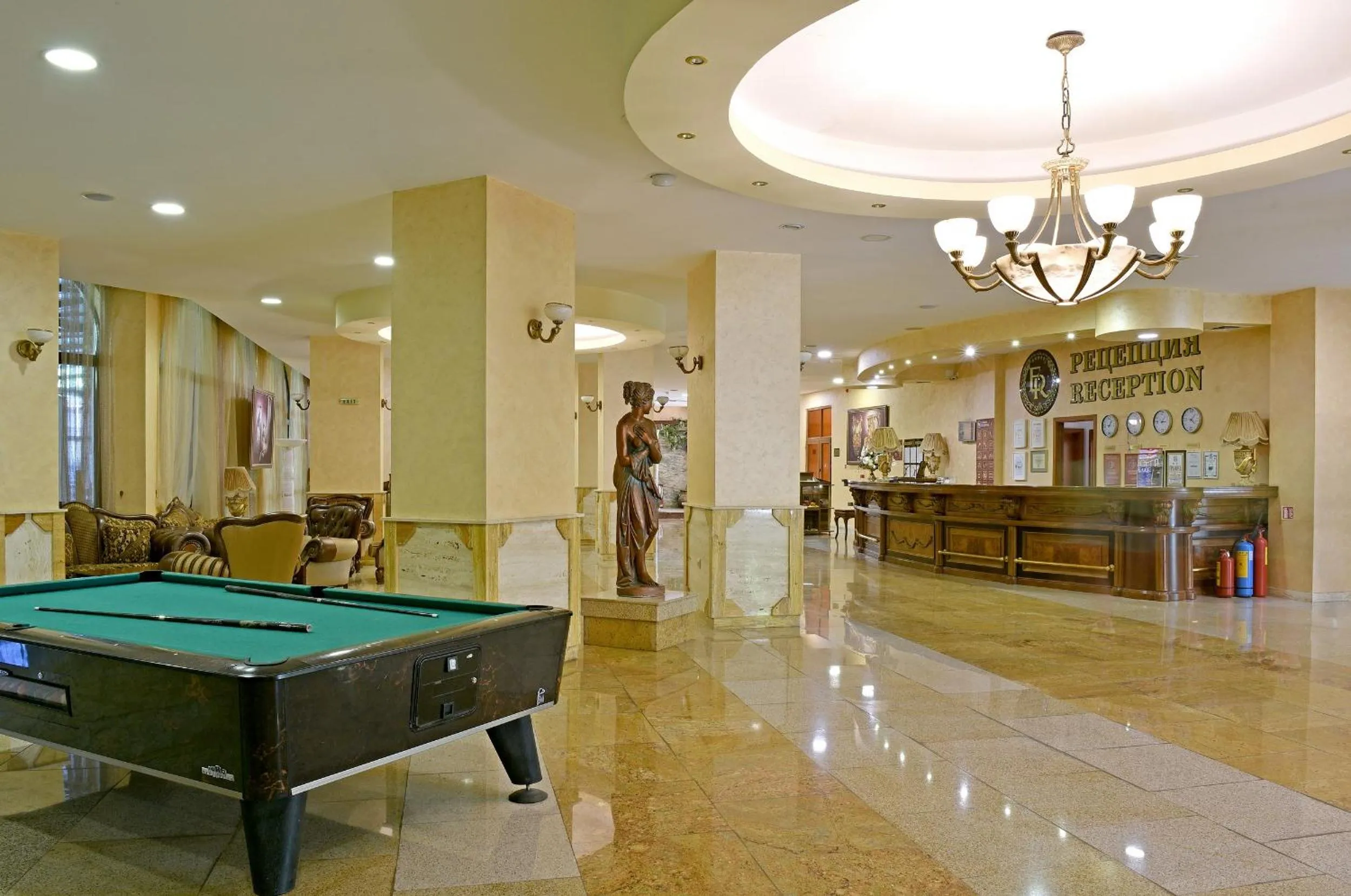 Lobby or reception in Estreya Residence Hotel and SPA