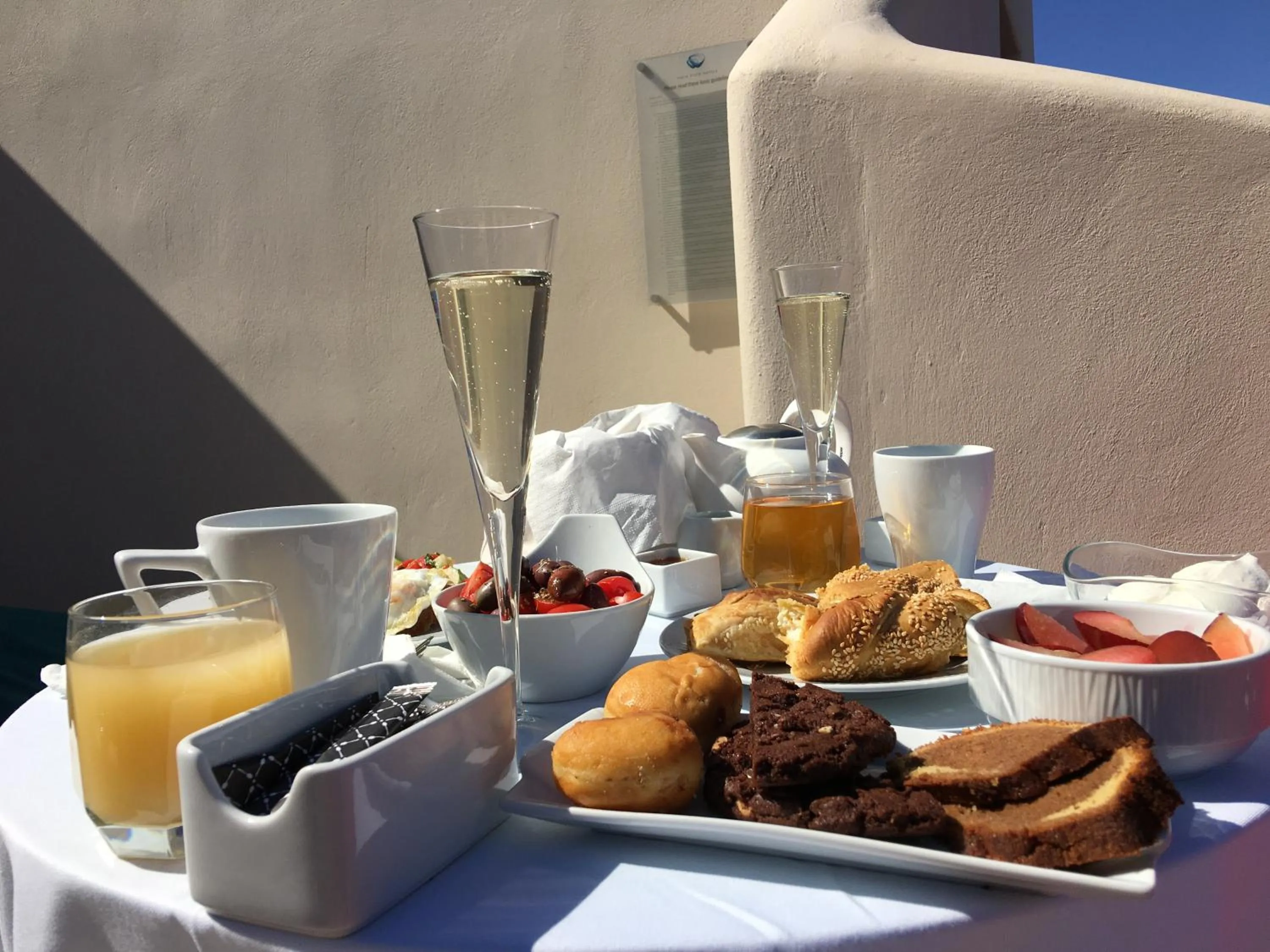 Breakfast in Art Hotel Santorini