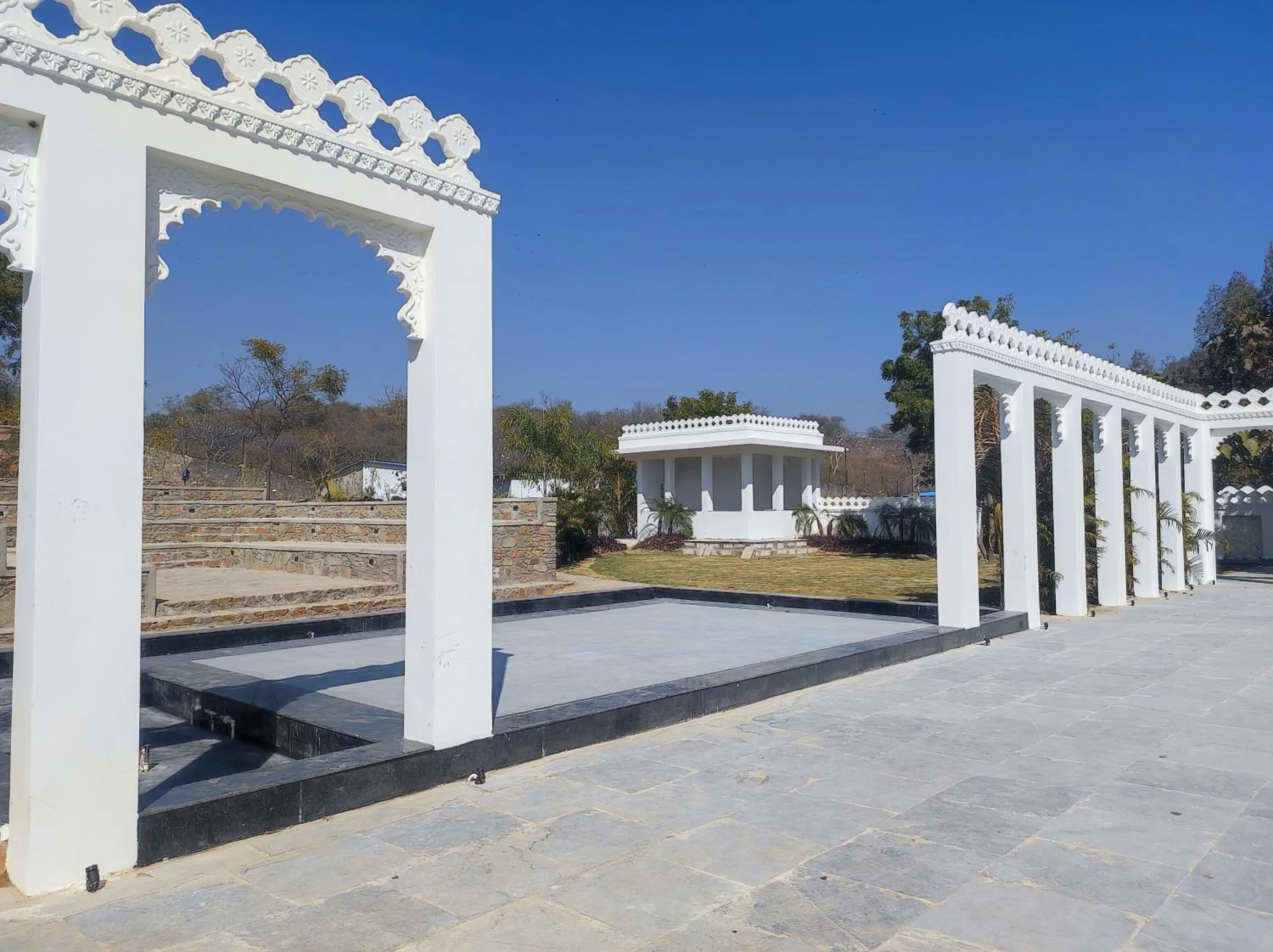 Swimming pool in Daulatgarh Resort