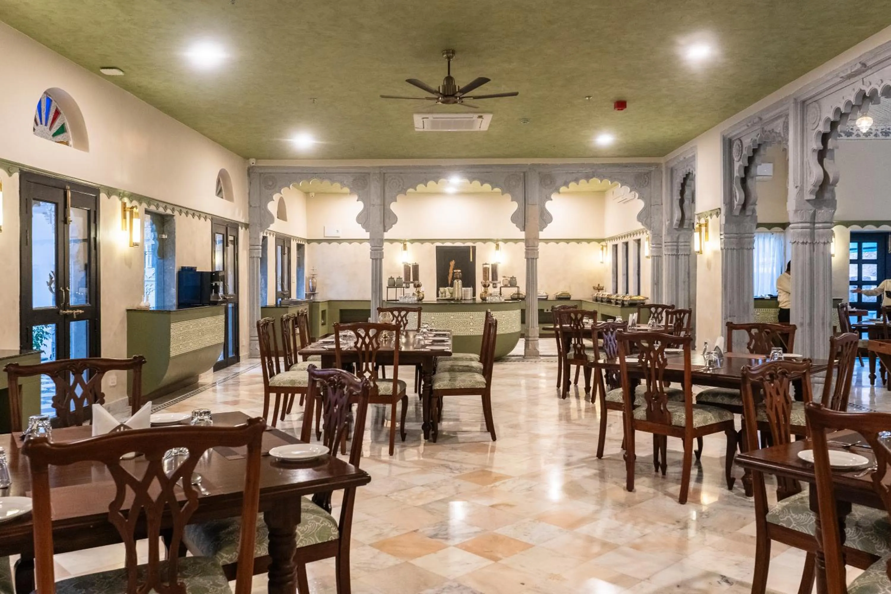 Restaurant/places to eat in Daulatgarh Resort