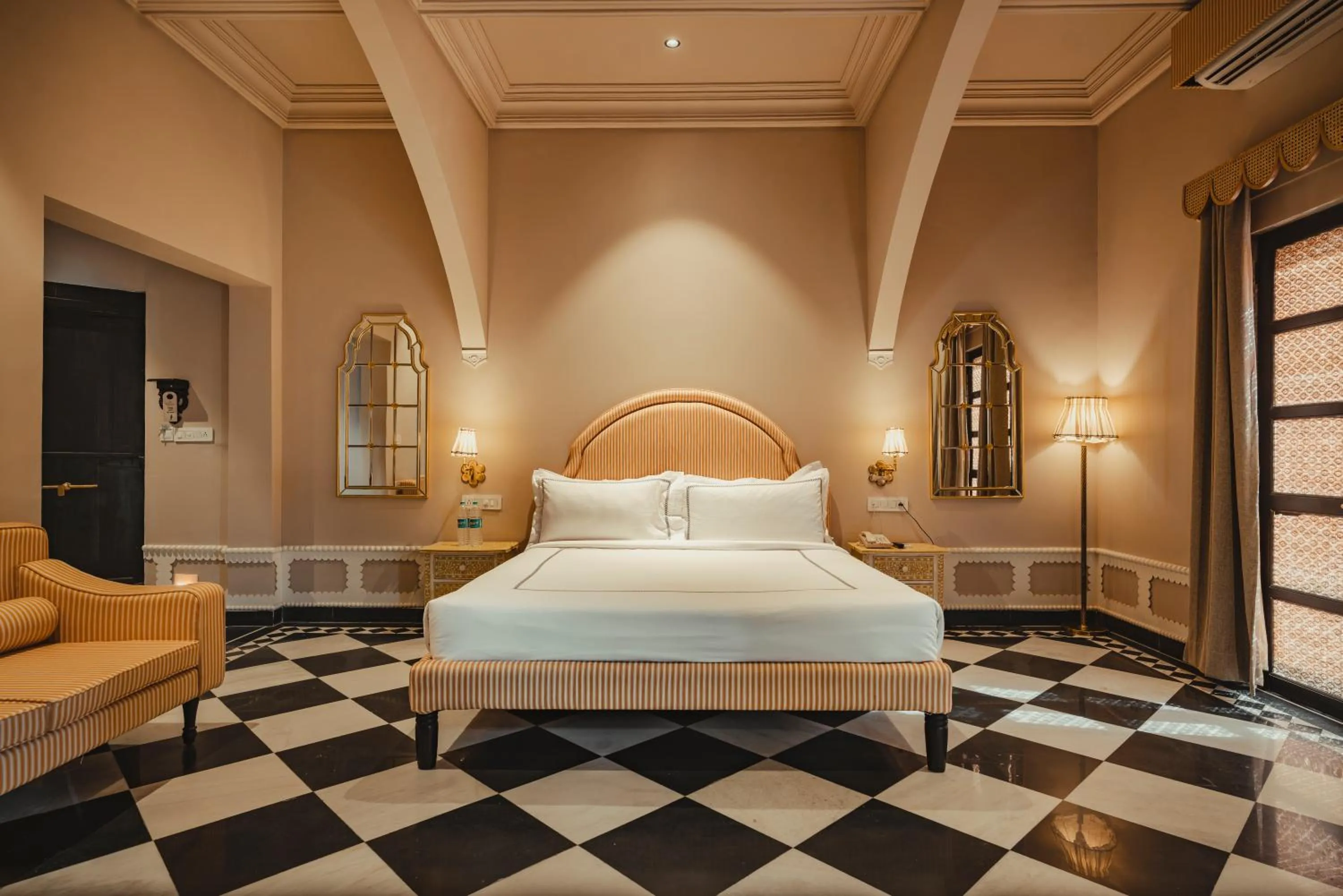 Bedroom, Bed in Daulatgarh Resort