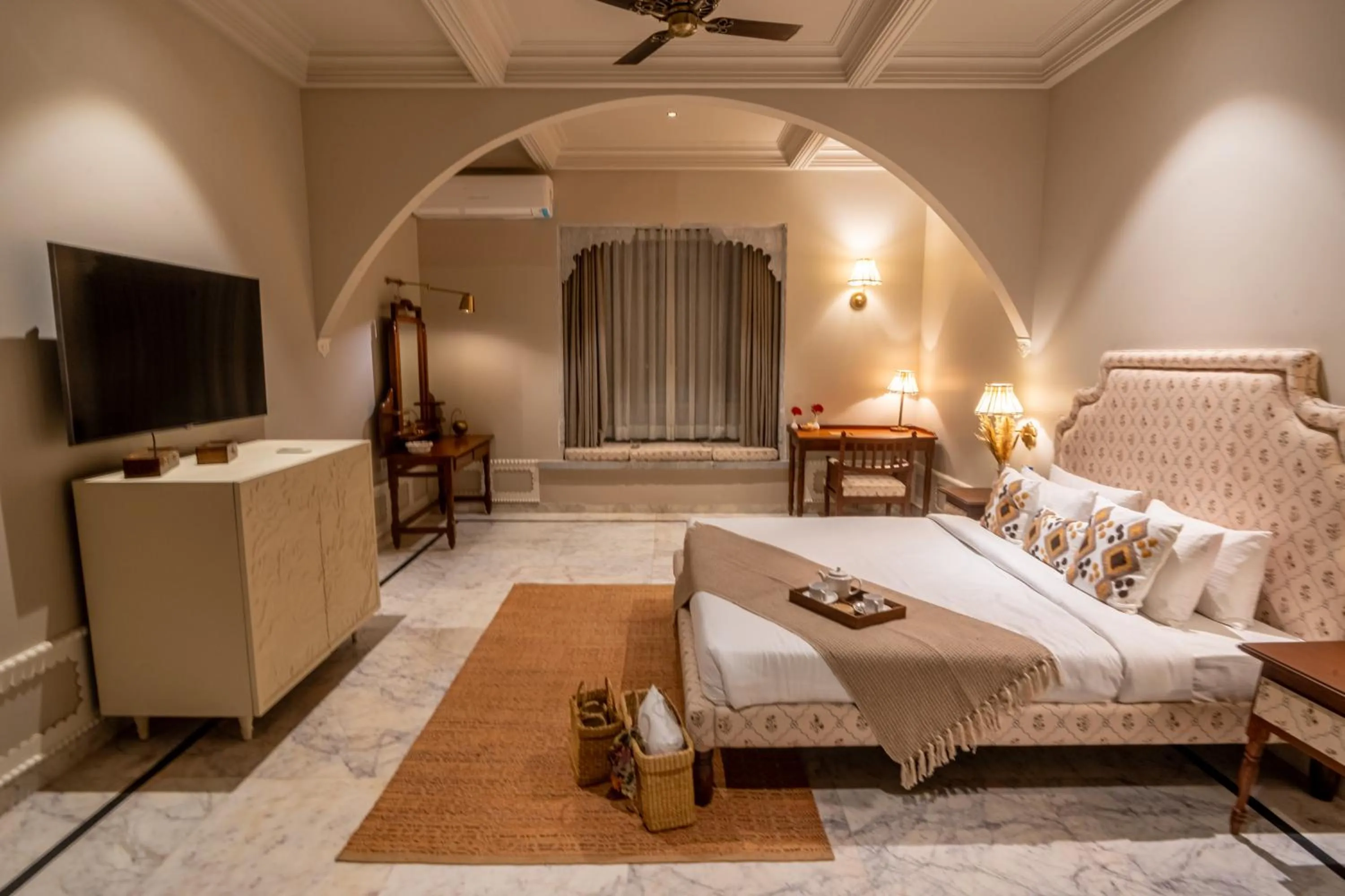 Bedroom, Bed in Daulatgarh Resort