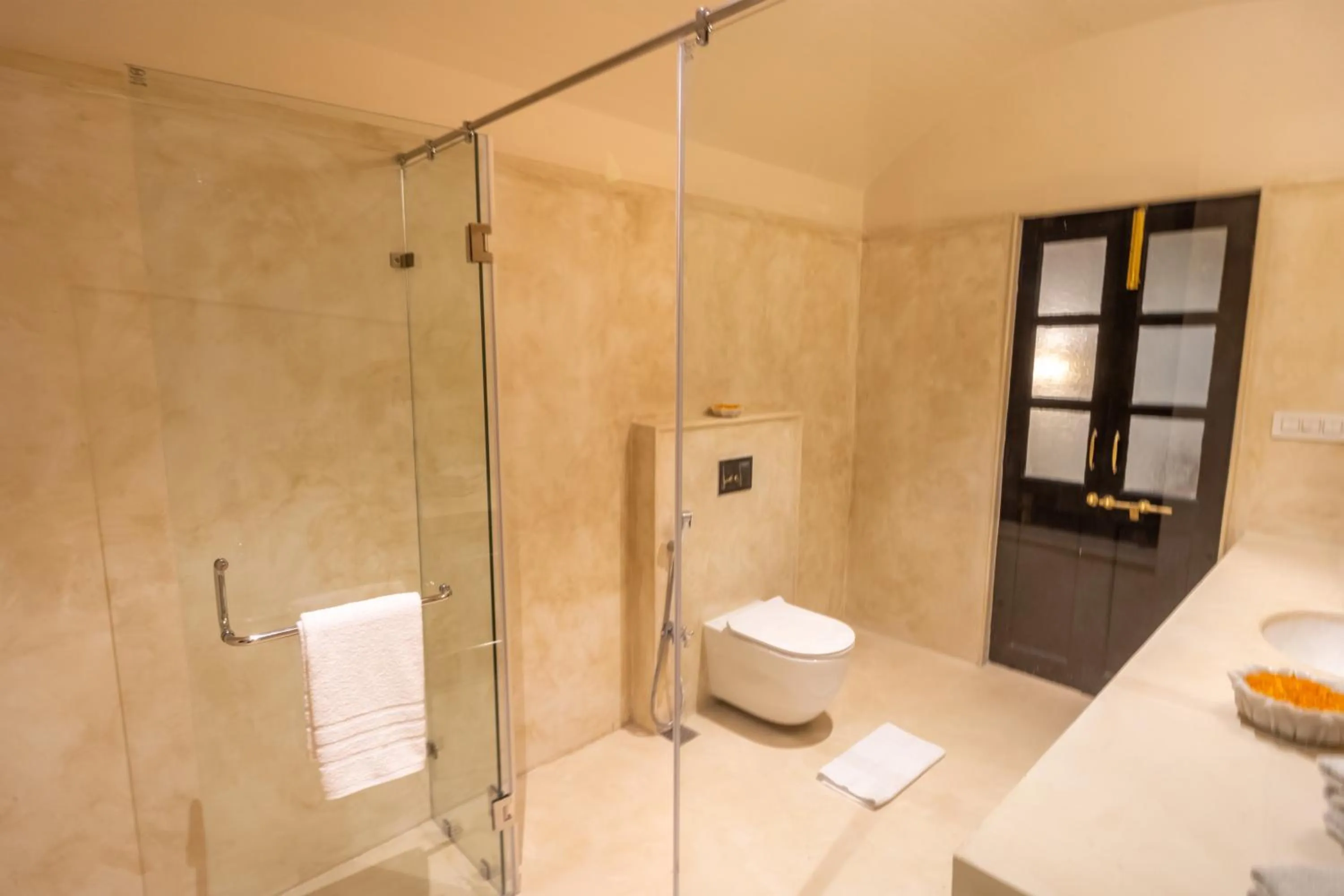 Shower in Daulatgarh Resort