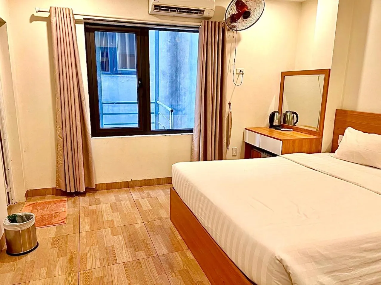 Bedroom, Bed in Dragon Airport Hotel