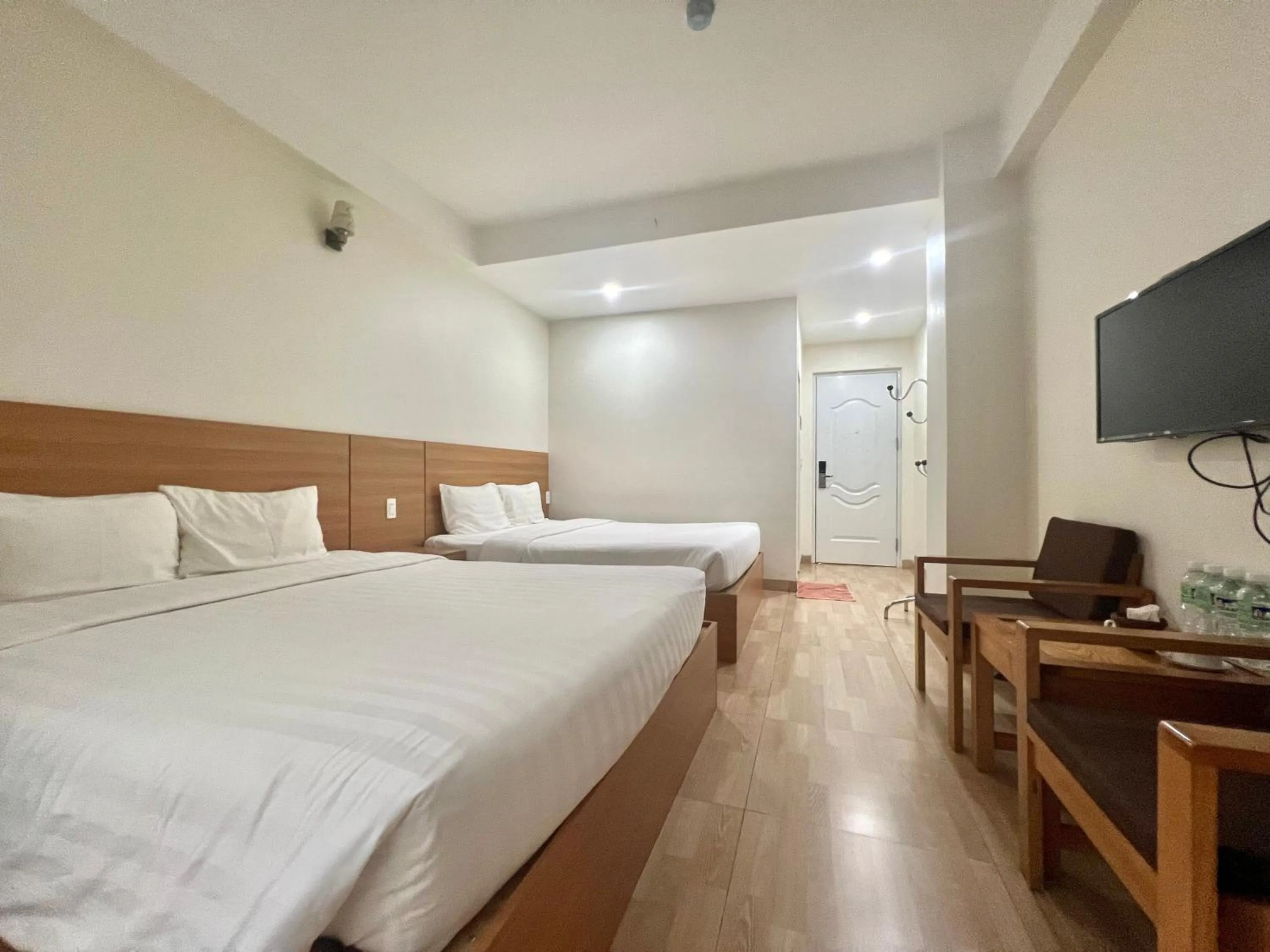 Bedroom, Bed in Dragon Airport Hotel