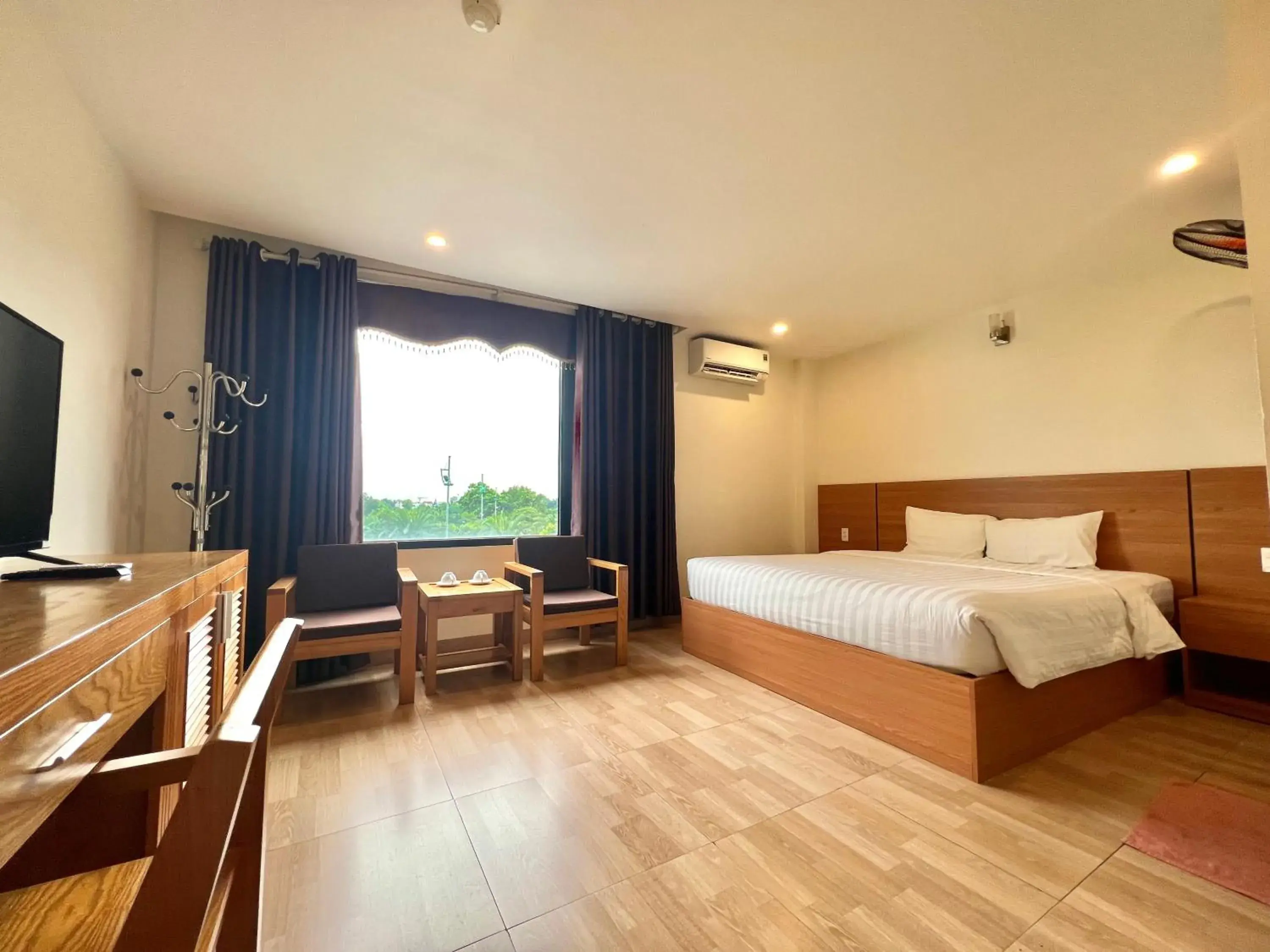 Superior King Room in Dragon Airport Hotel Superior King Room in Dragon Airport Hotel