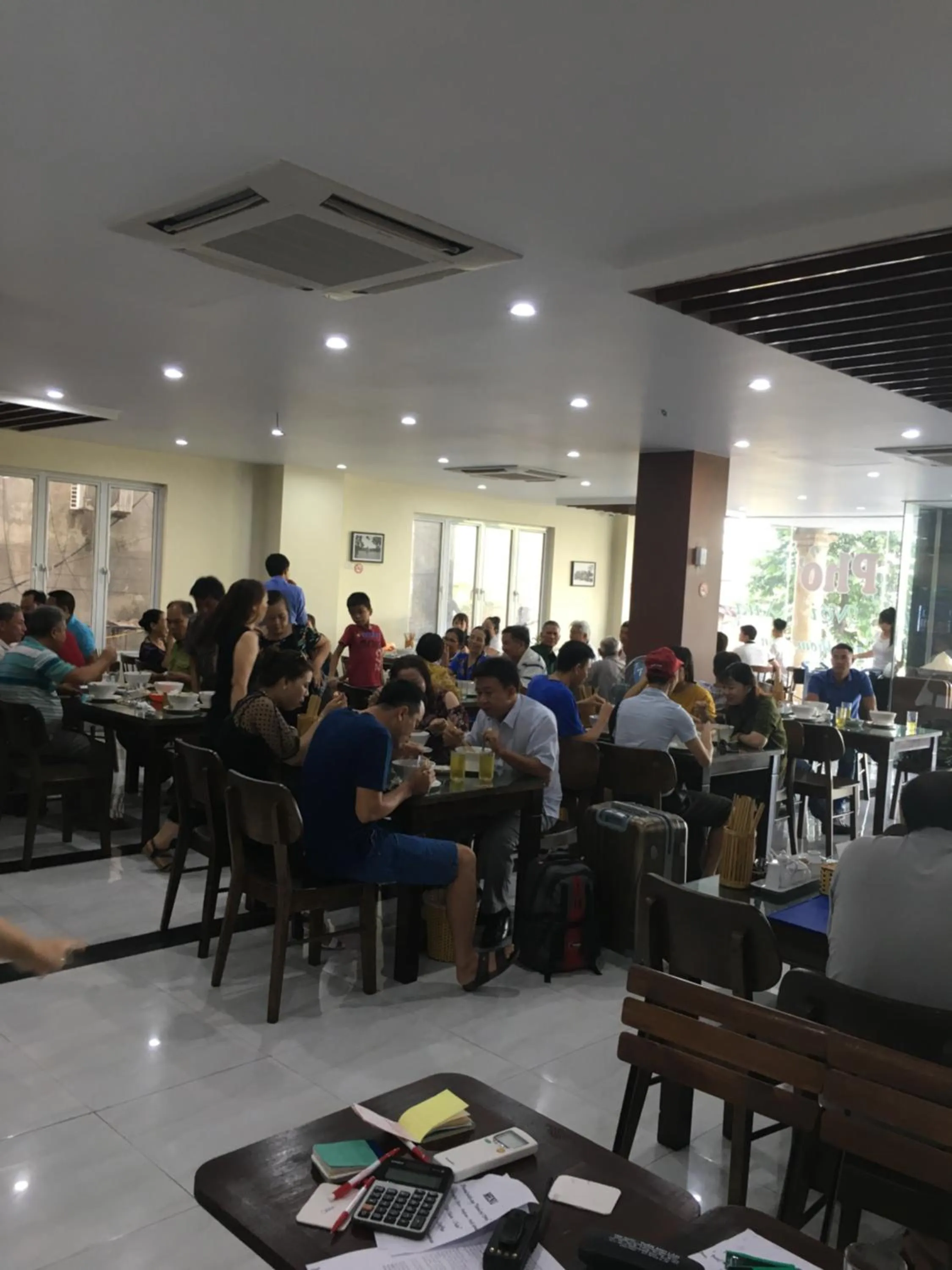 Restaurant/places to eat in Dragon Airport Hotel