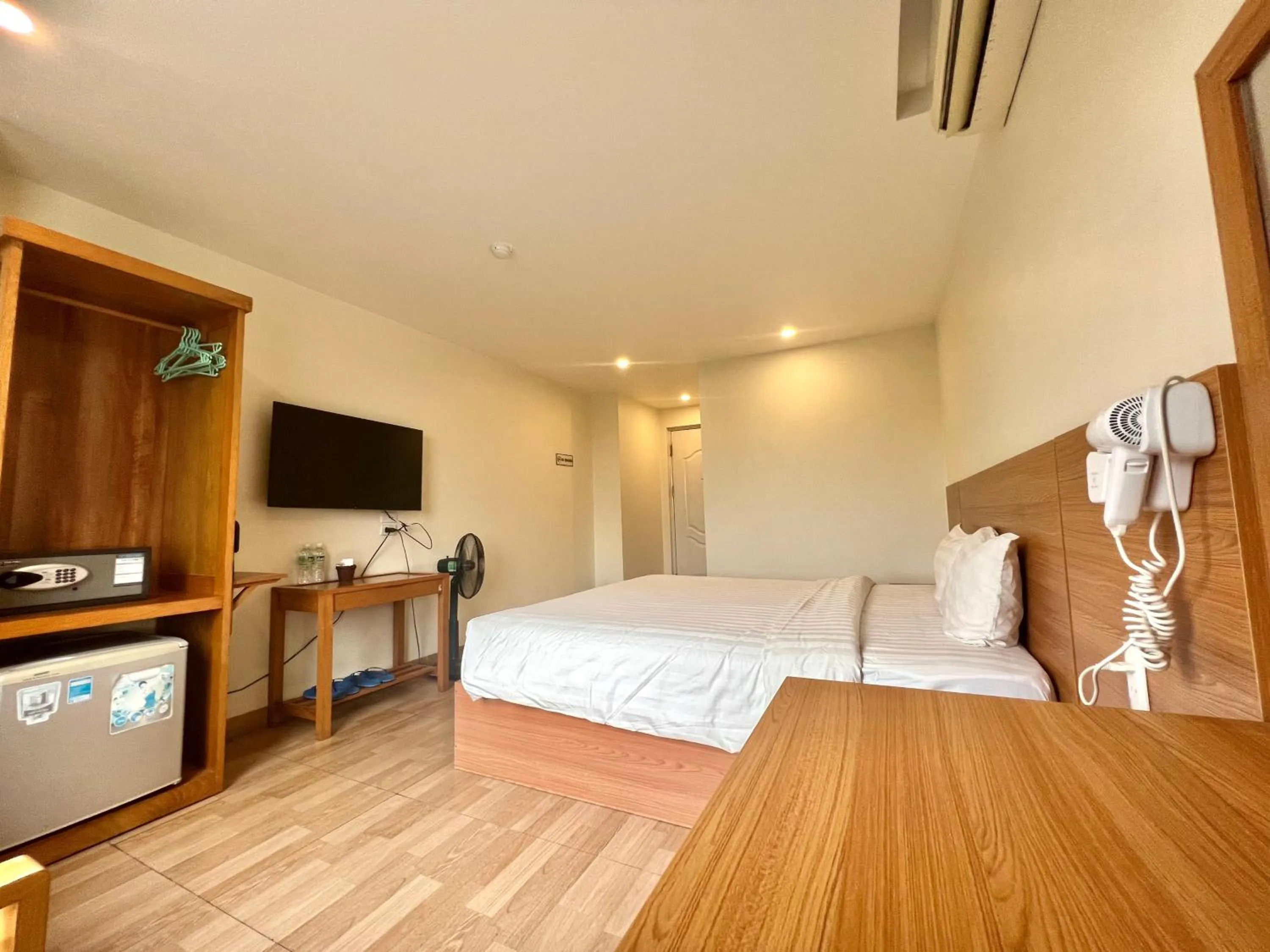 Bed in Dragon Airport Hotel