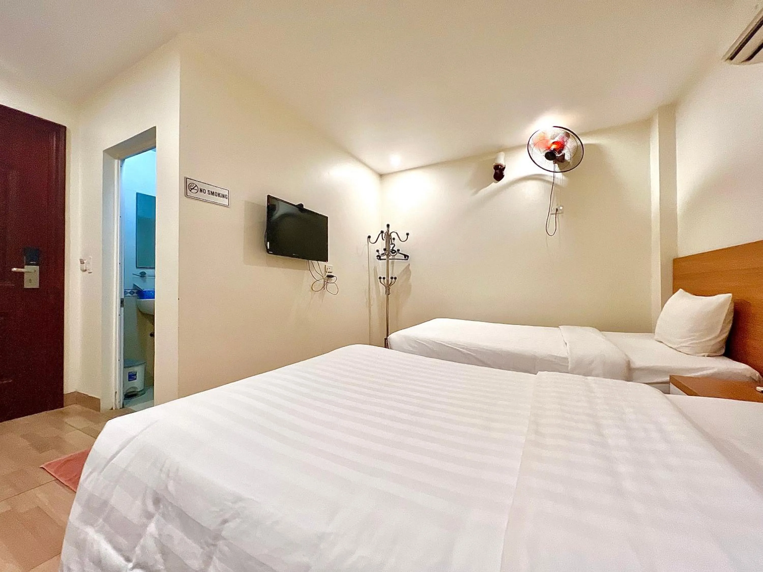 Bed in Dragon Airport Hotel