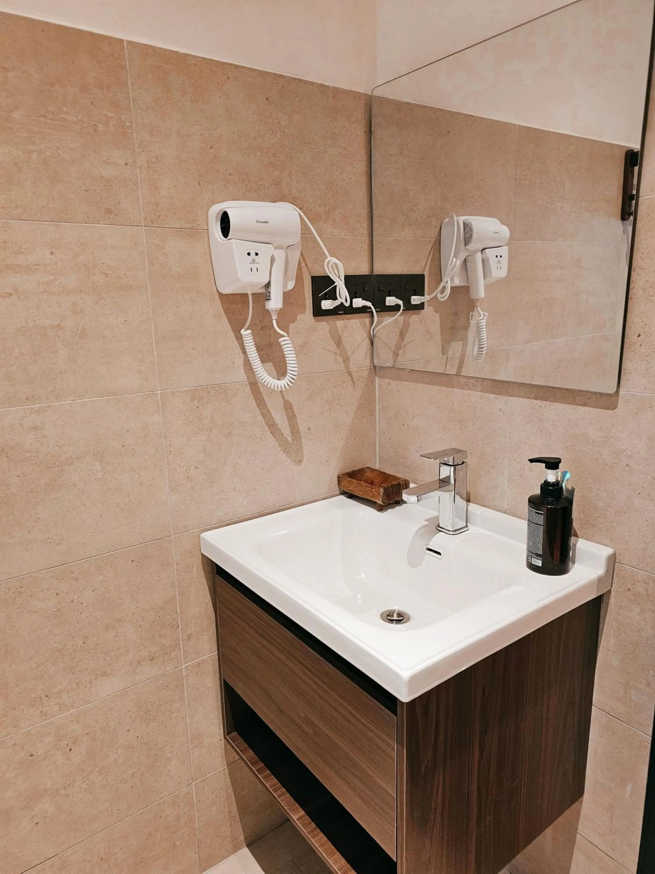 Bathroom in The Palm Suite at Lava Mansion