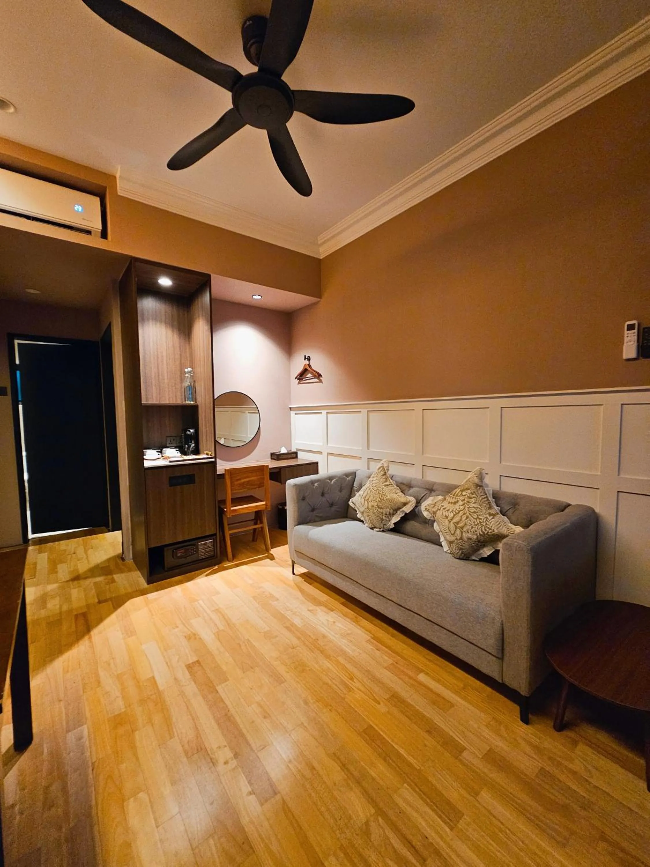 Bed in The Palm Suite at Lava Mansion