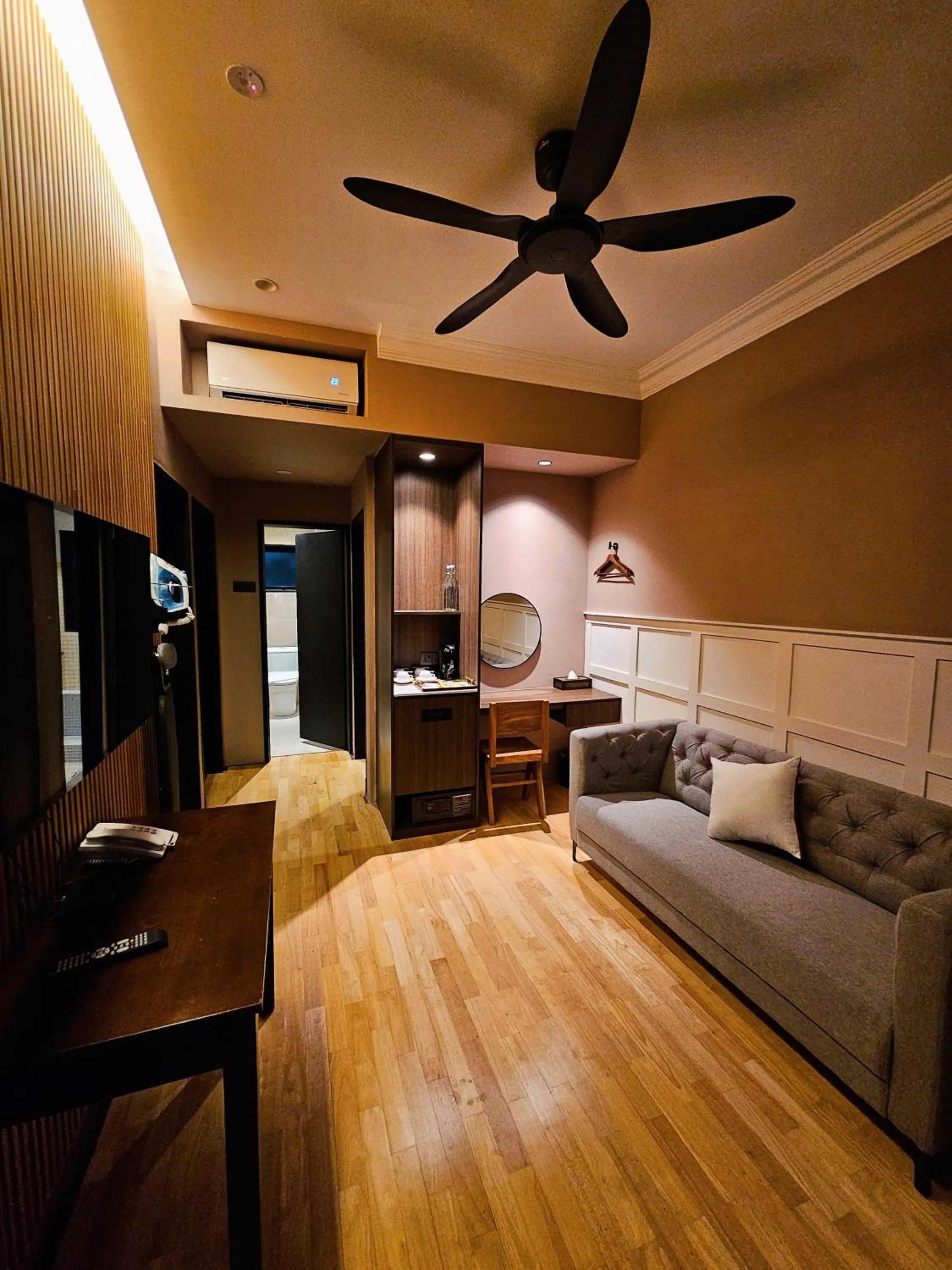 The Palm Suite at Lava Mansion