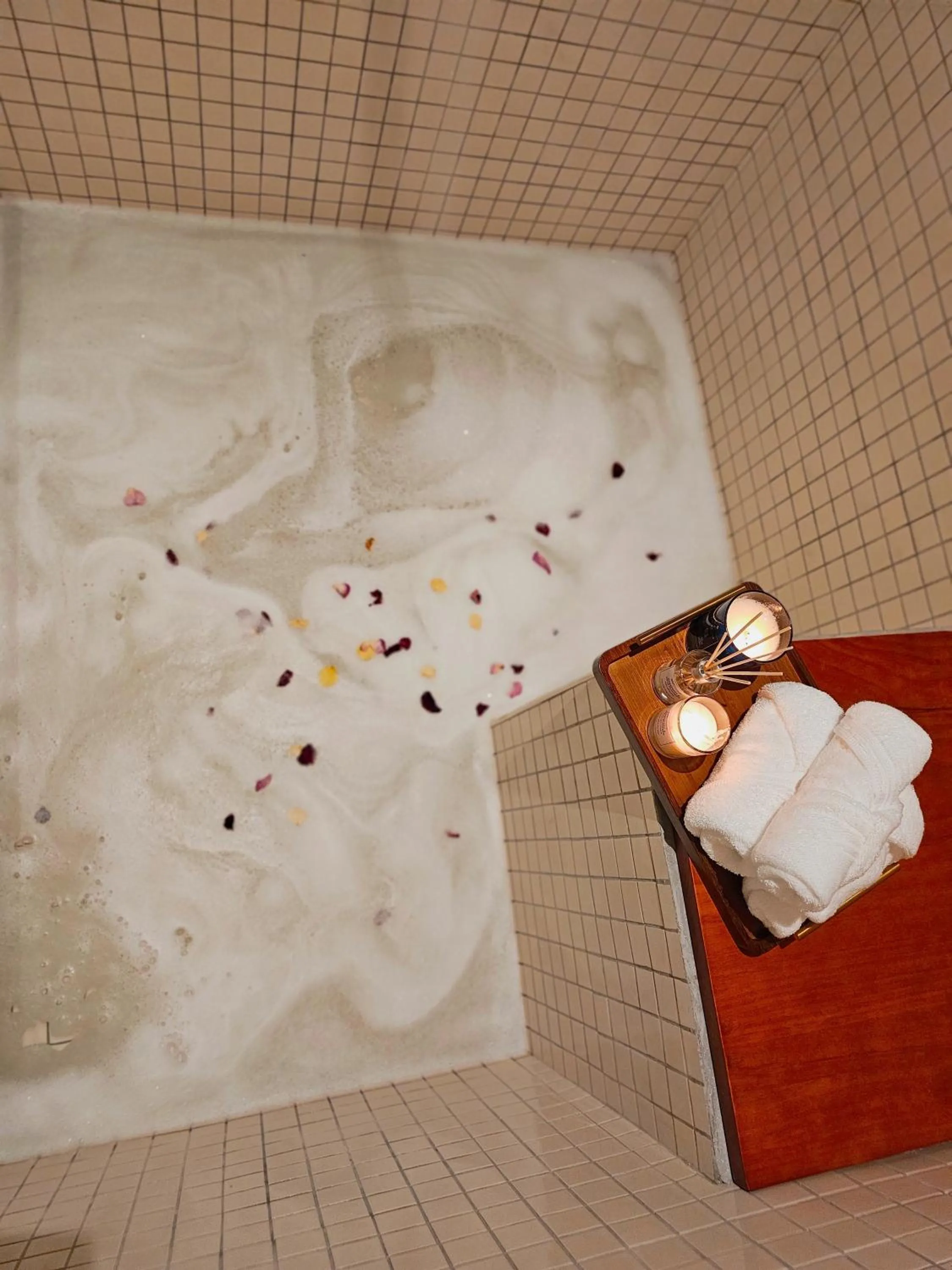 Bathroom in The Palm Suite at Lava Mansion