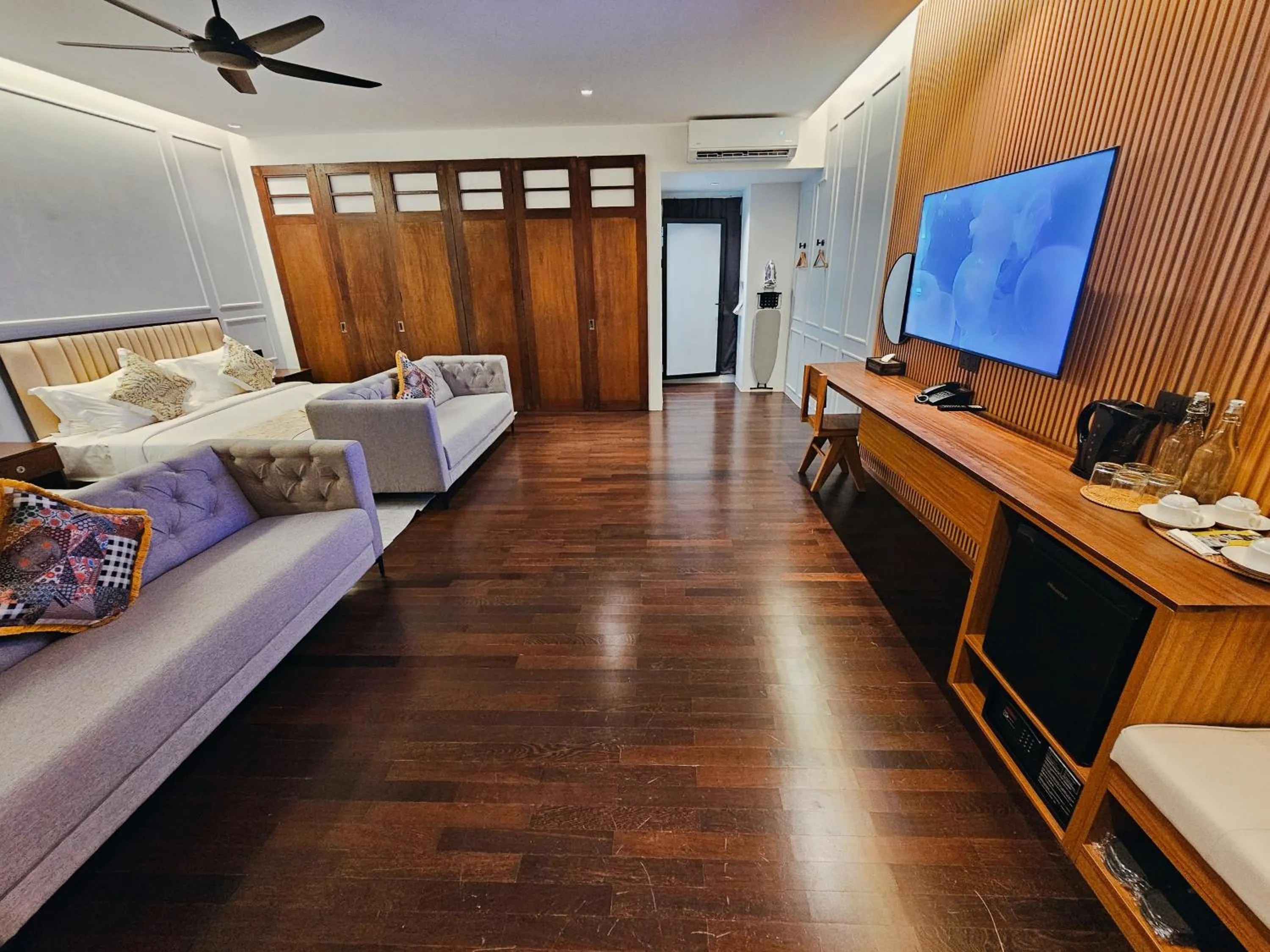 The Palm Suite at Lava Mansion