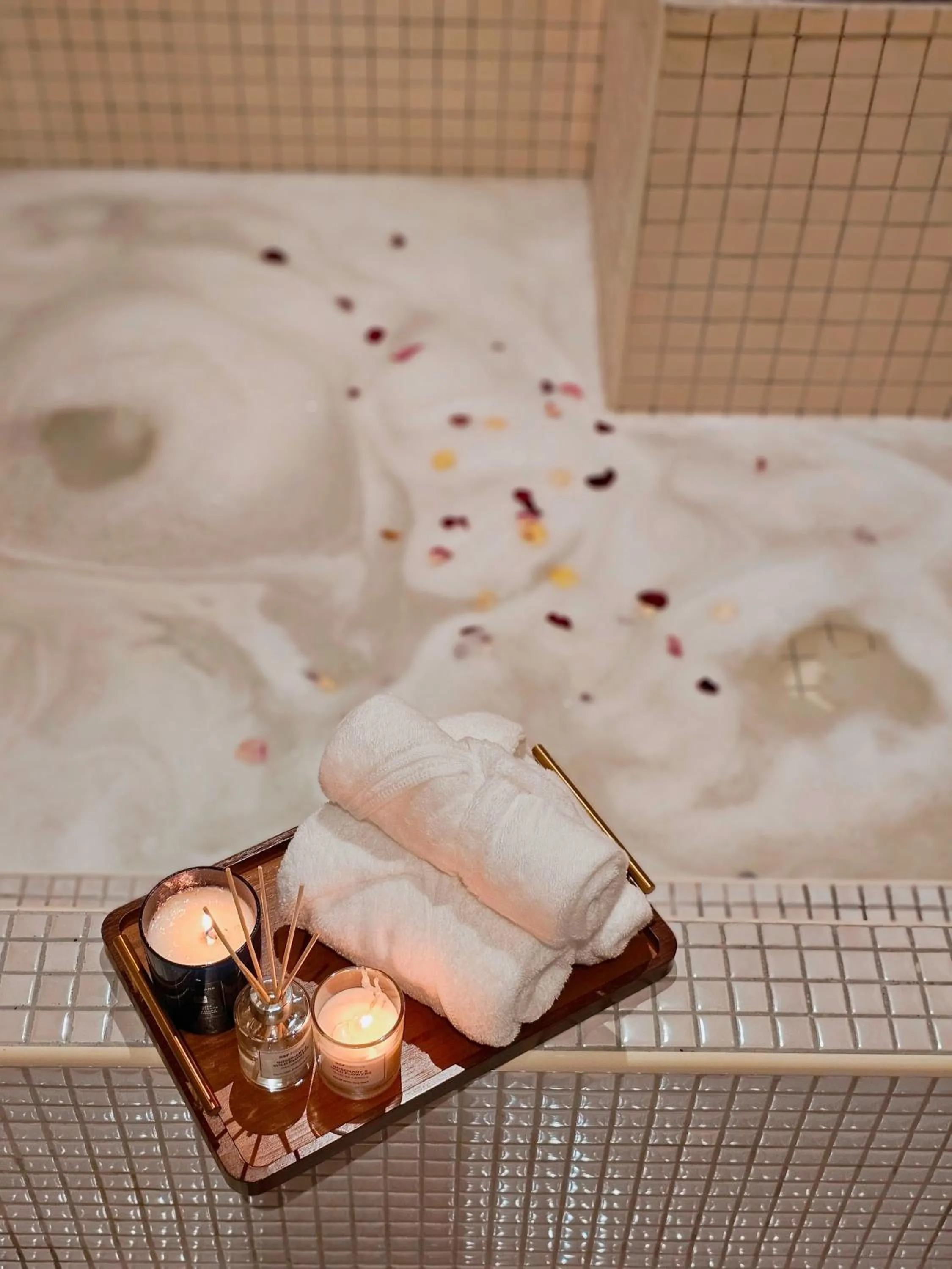 Bathroom in The Palm Suite at Lava Mansion