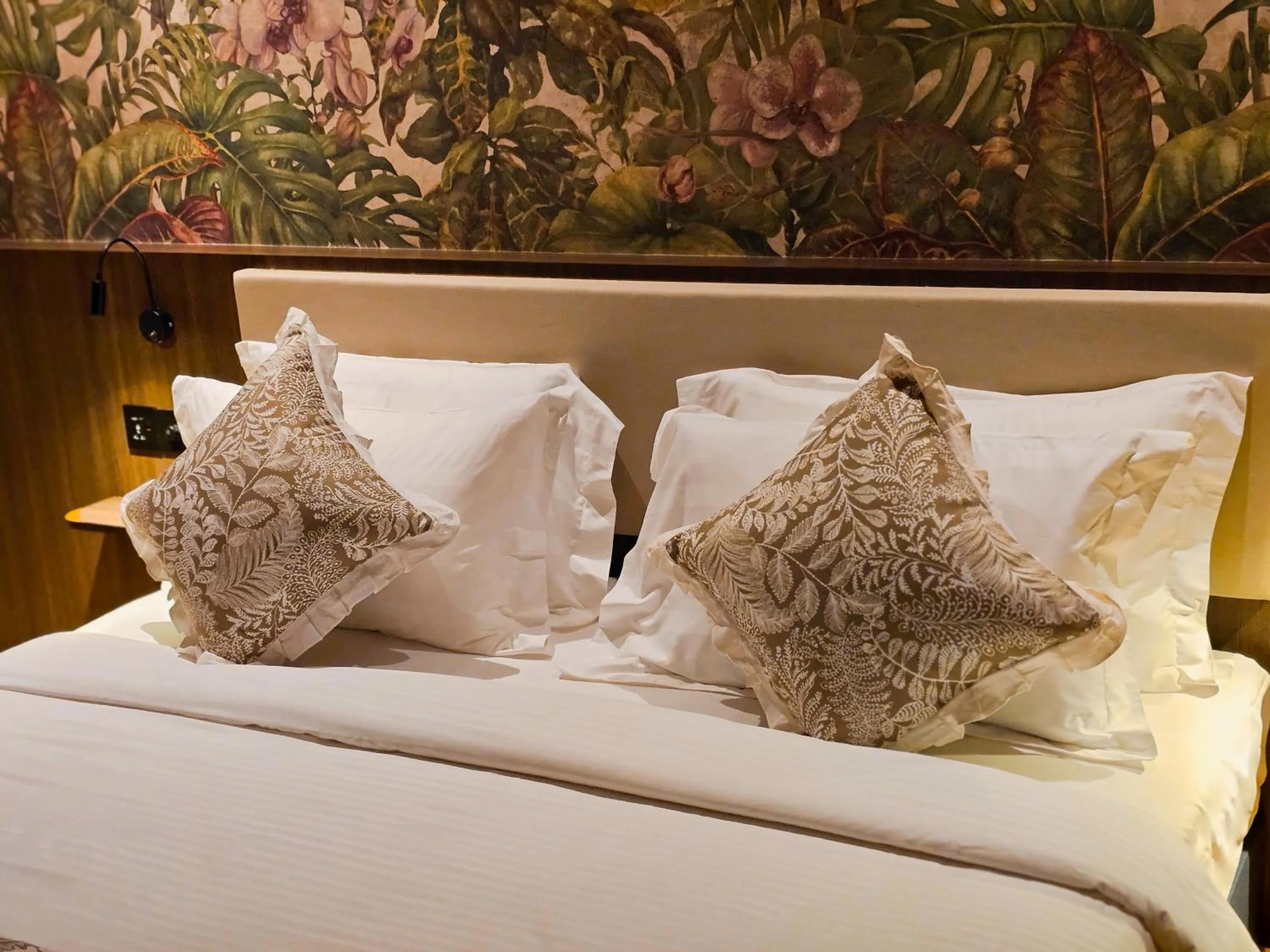 Bed in The Palm Suite at Lava Mansion