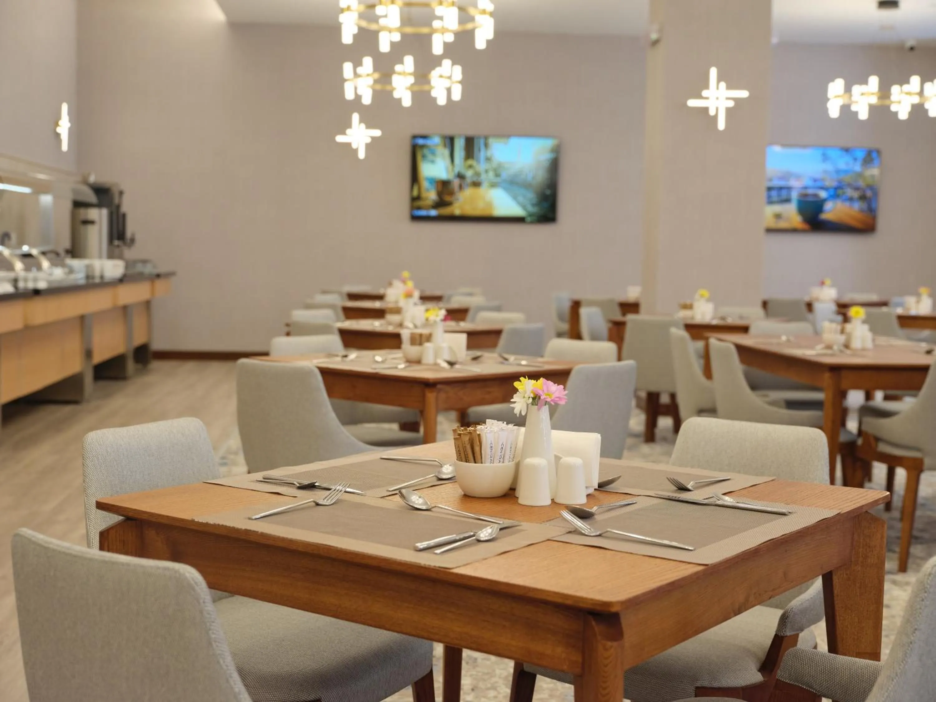 Restaurant/places to eat in The Central Point Hotel Baku