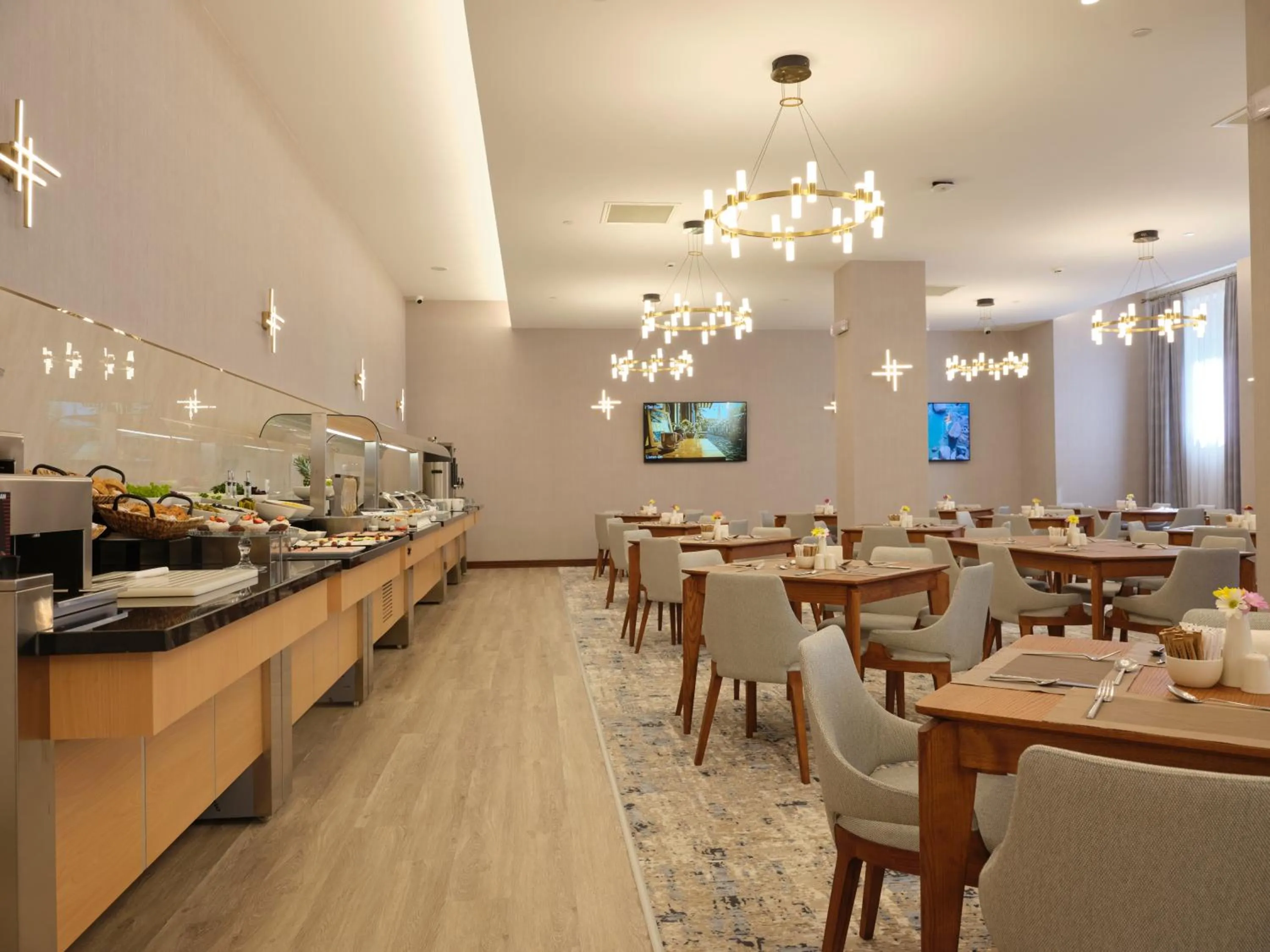Restaurant/places to eat in The Central Point Hotel Baku