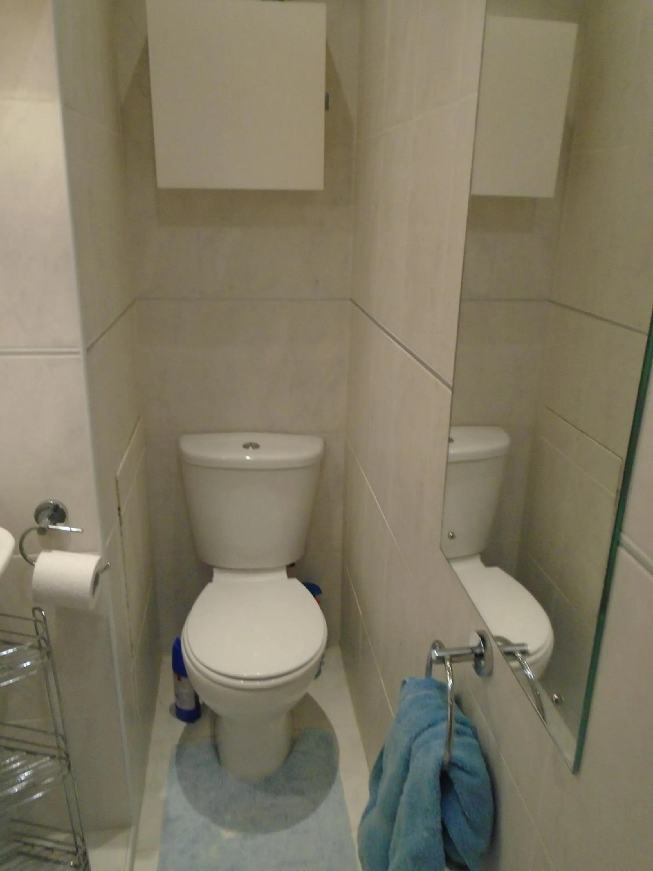 Toilet in Edgware B&B