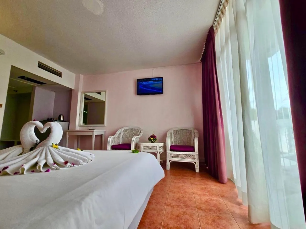 Bed in ON Hotel Phuket - SHA