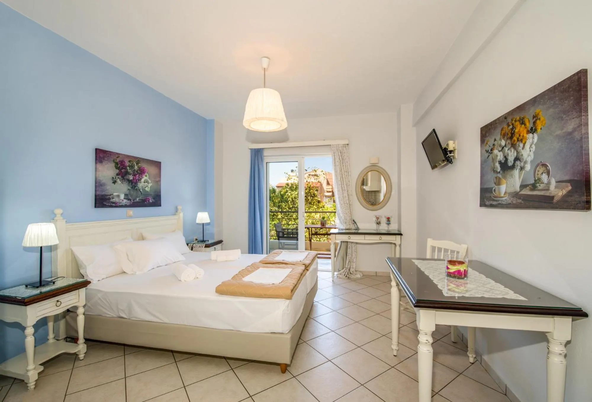 Photo of the whole room, Bed in Stamatakis Boutique Studios