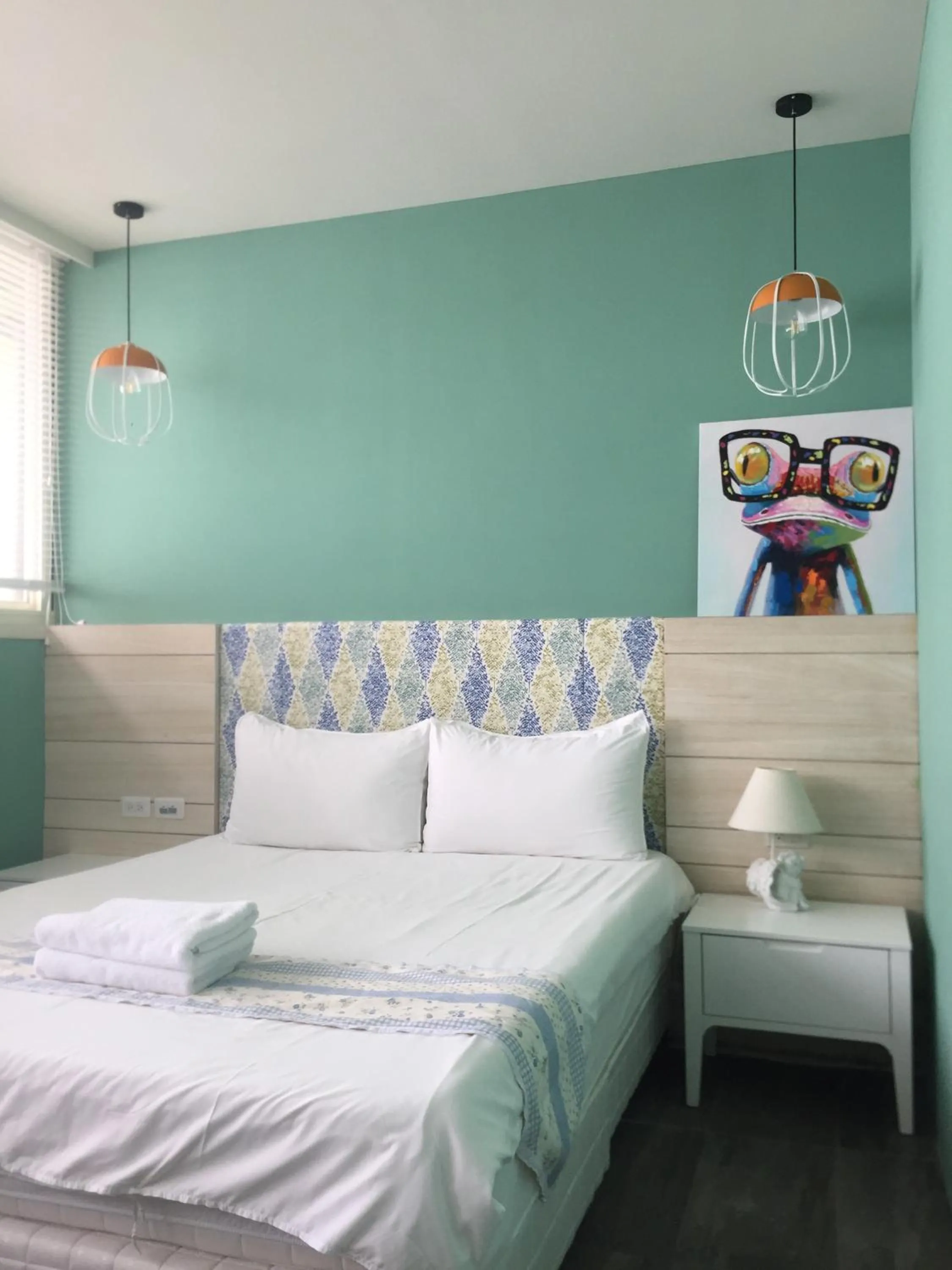 City view, Bed in Angel Inn