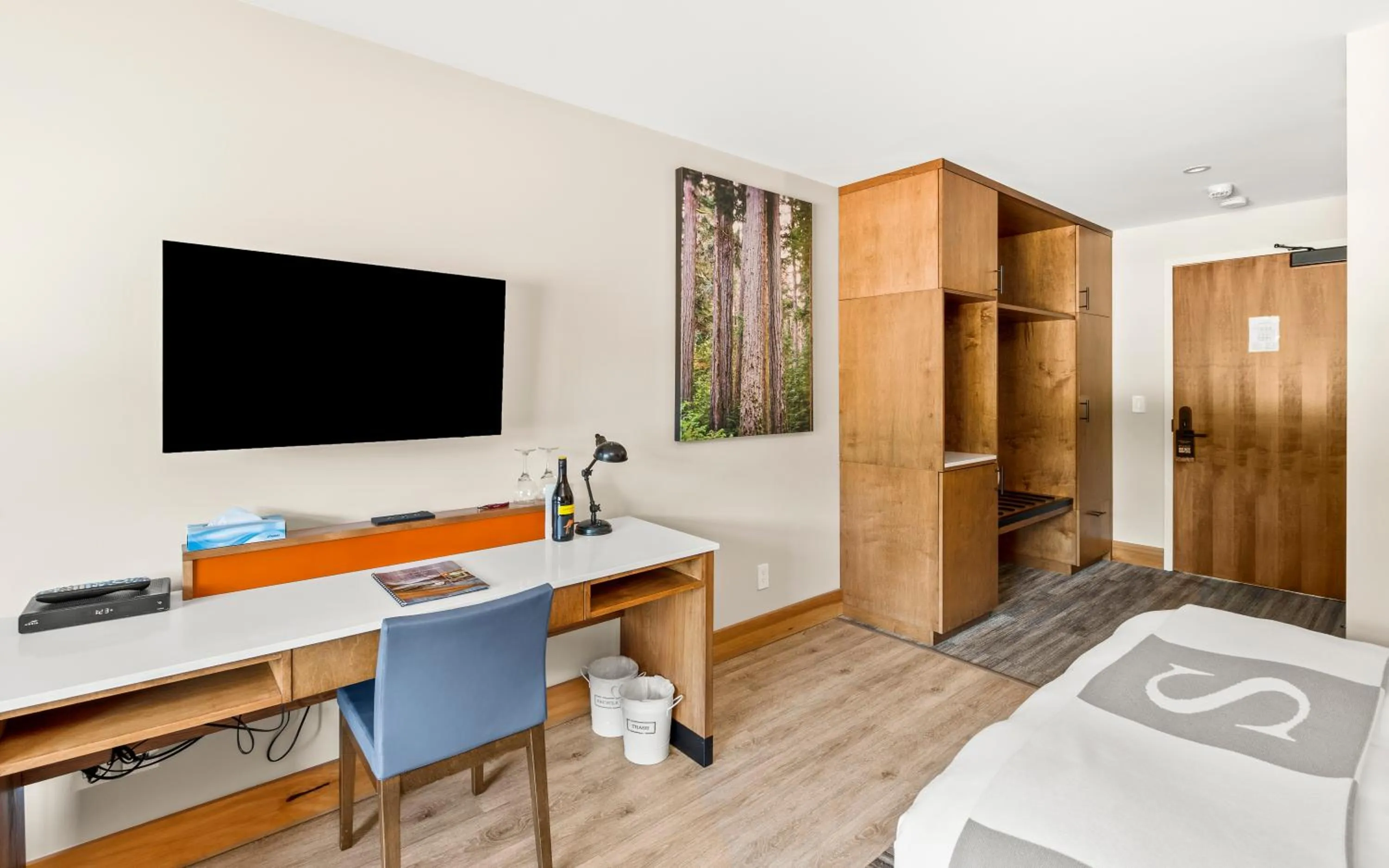 Bed in Sproat Lake Landing Resort