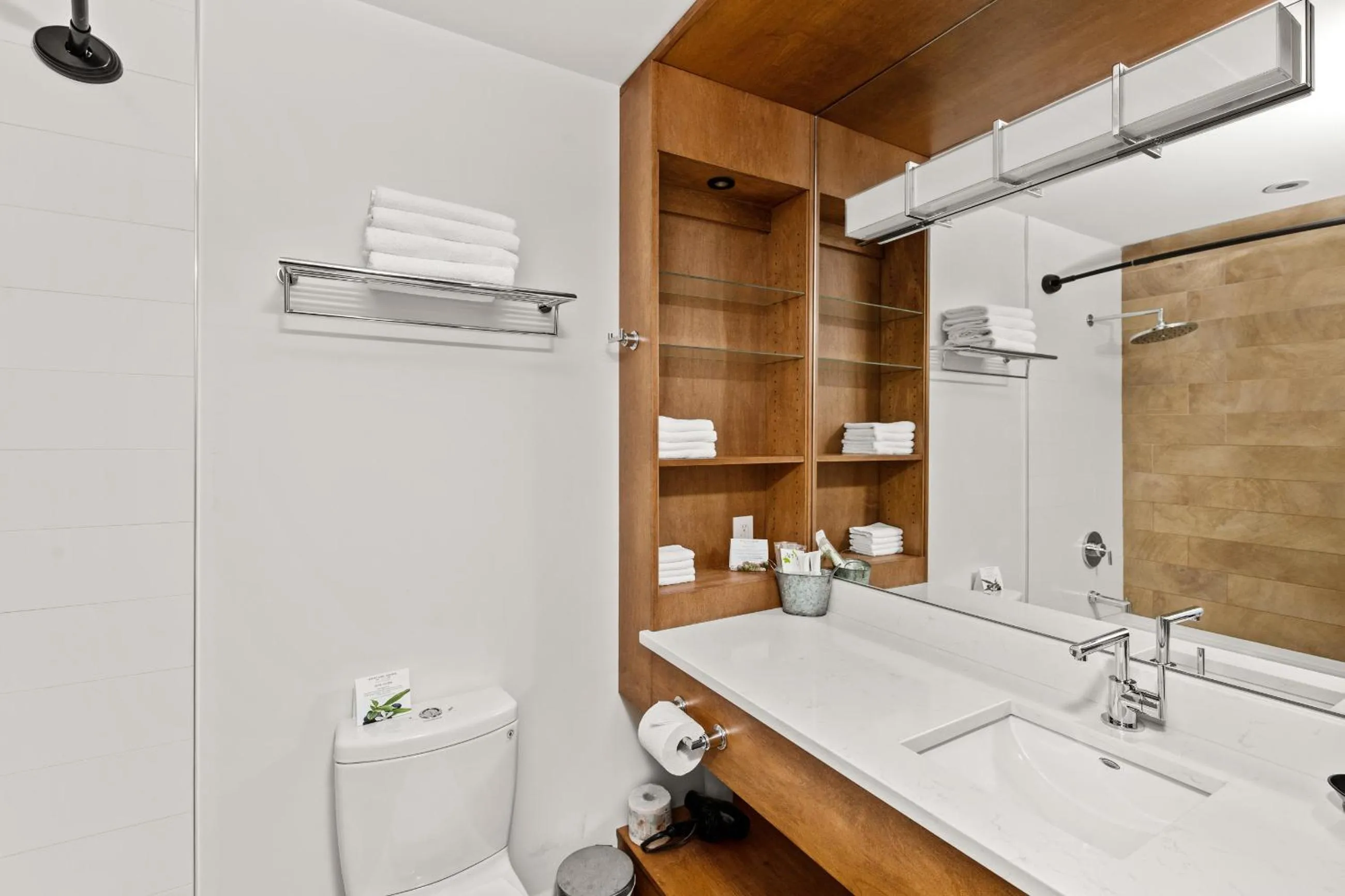 Sproat Lake Landing Resort