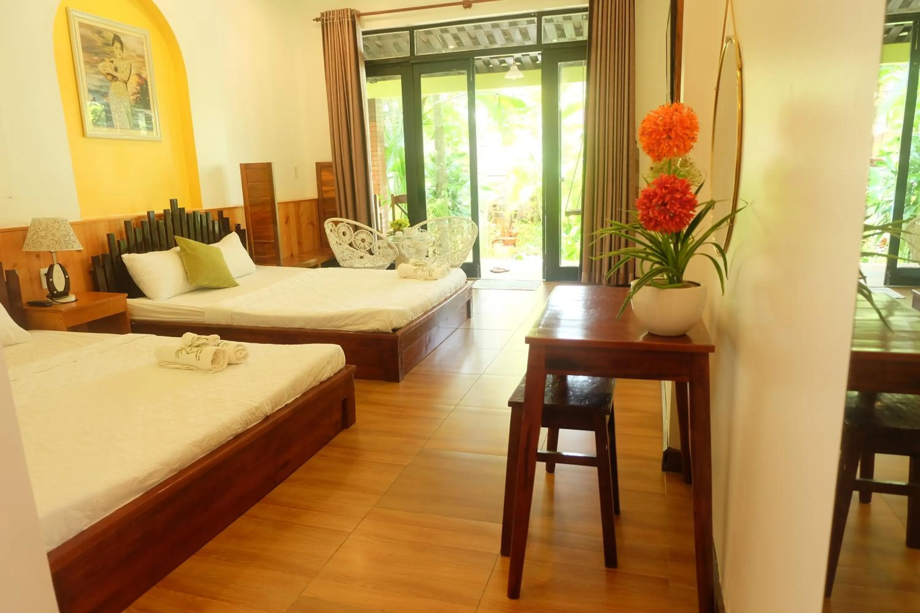 Swimming pool, Bed in Bungalow Mai Phuong Binh